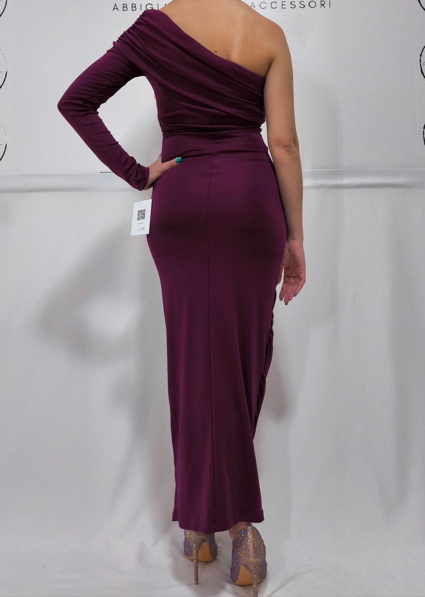 Abito monospalla drappeggiato eleganza melanzana