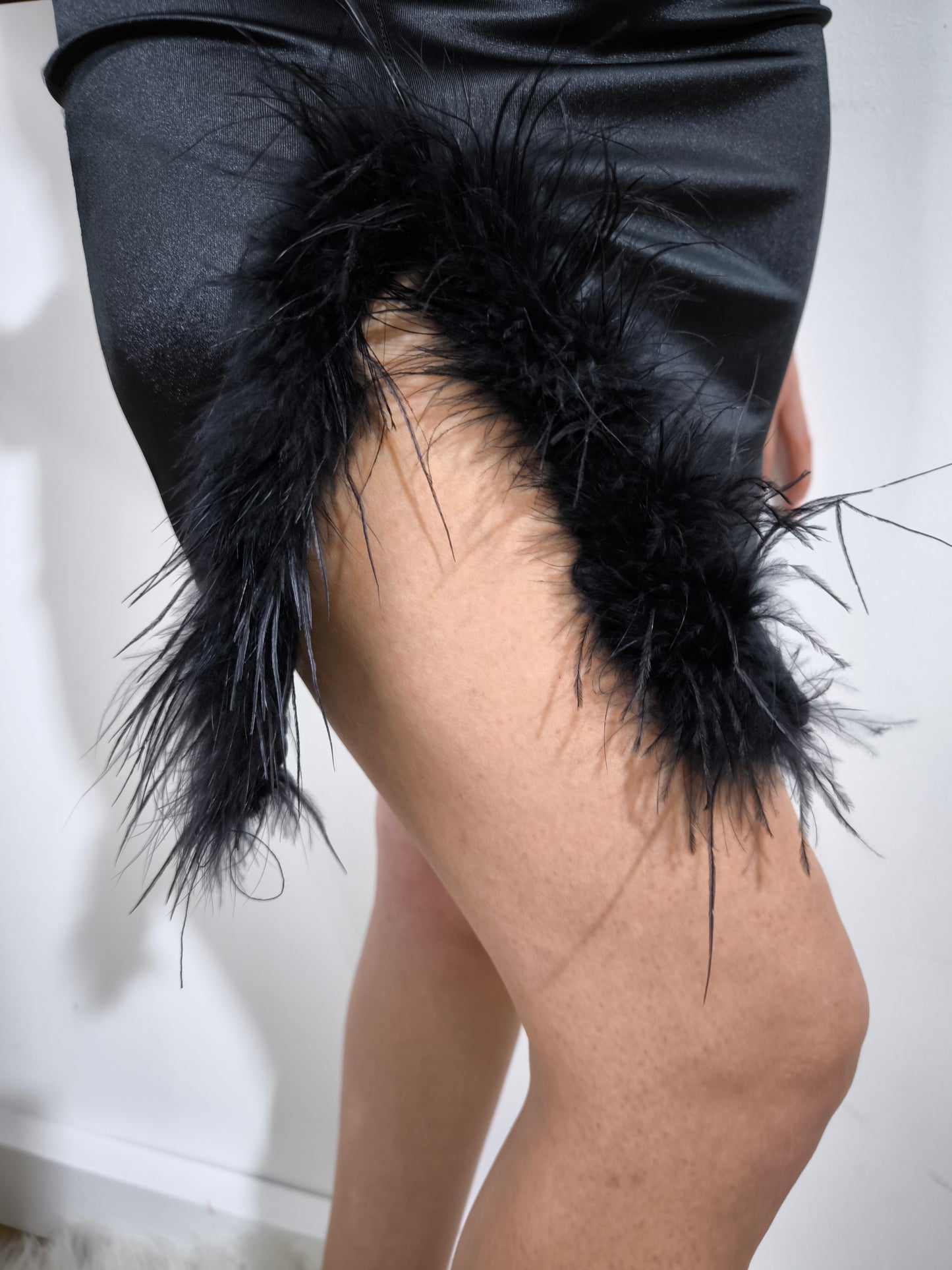 Abito a fascia con piume - Bordeaux e nero