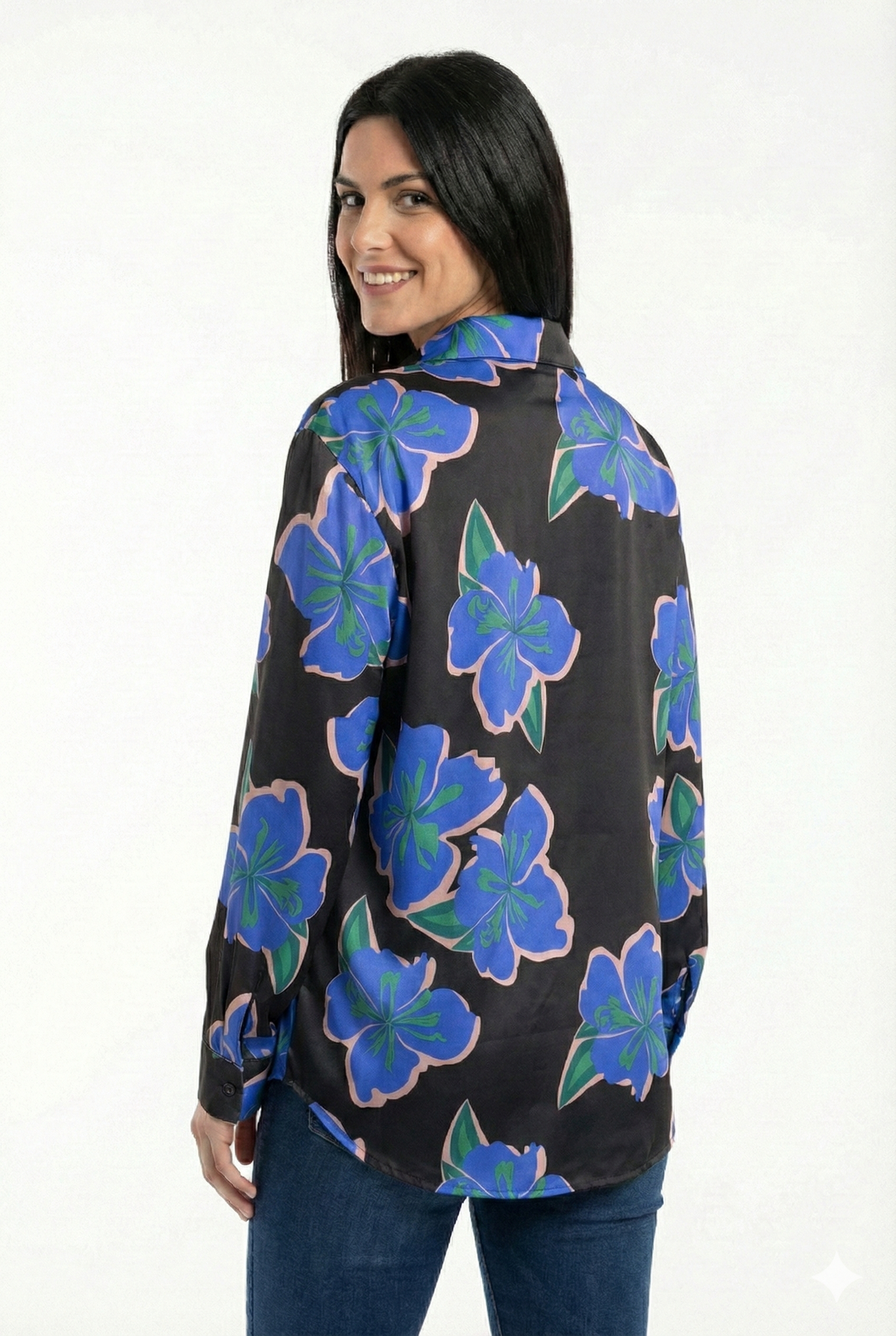 Camicia donna floreale elegante nera con fiori blu, manica lunga, vestibilità comoda di schiena
