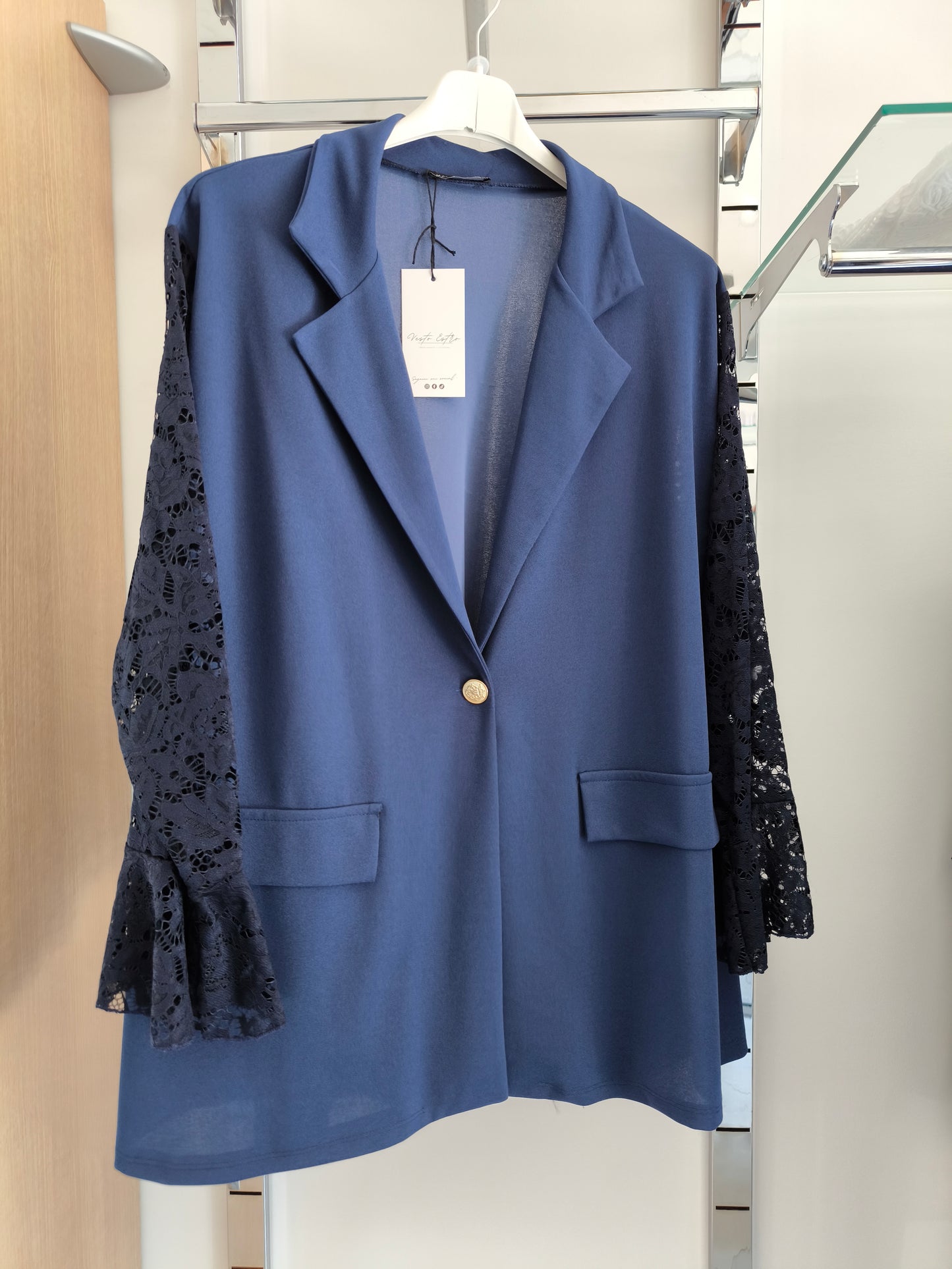 Completo elegante donna curvy blu con giacca maniche in pizzo