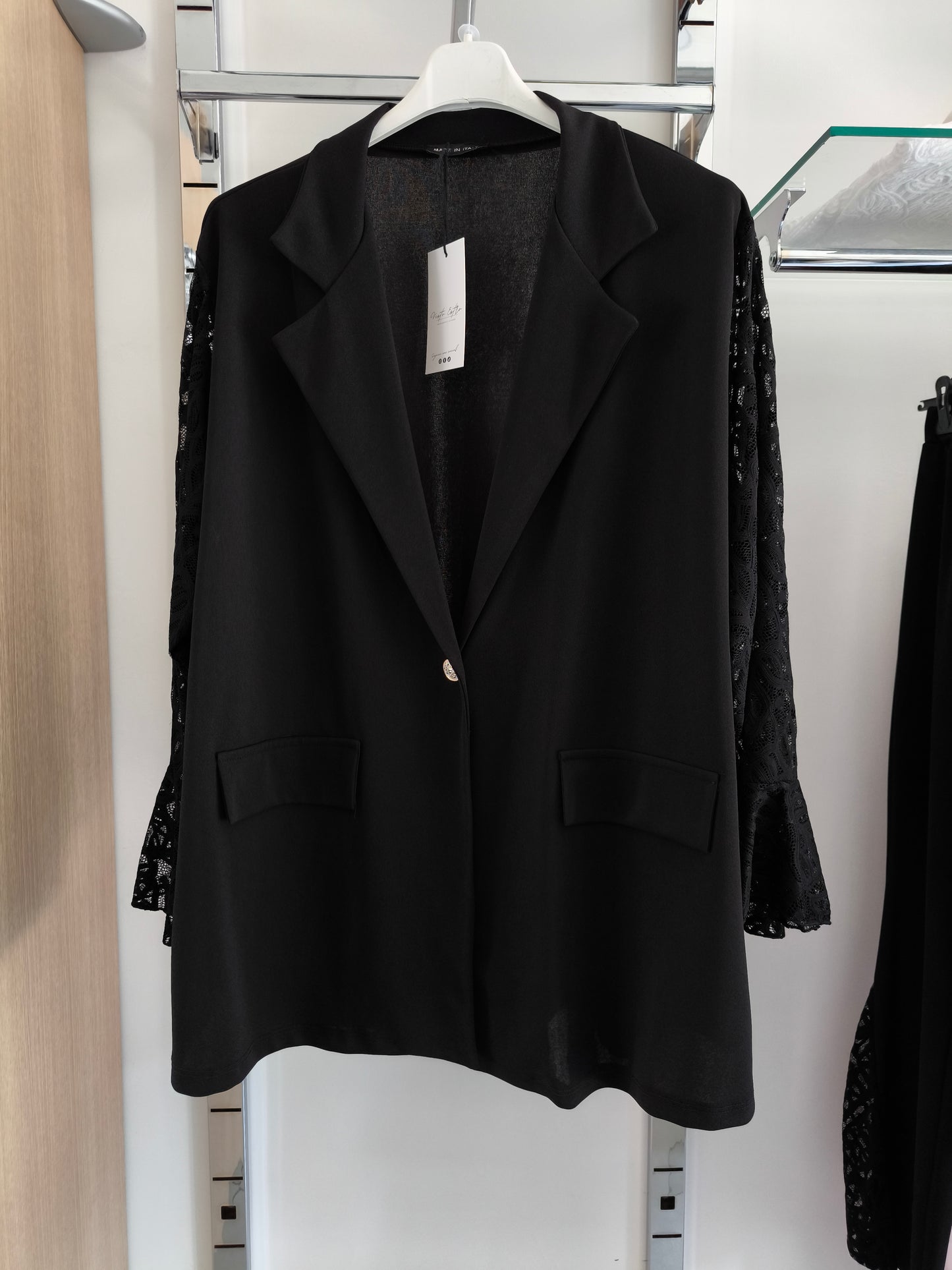 Completo elegante donna curvy nero con giacca maniche in pizzo