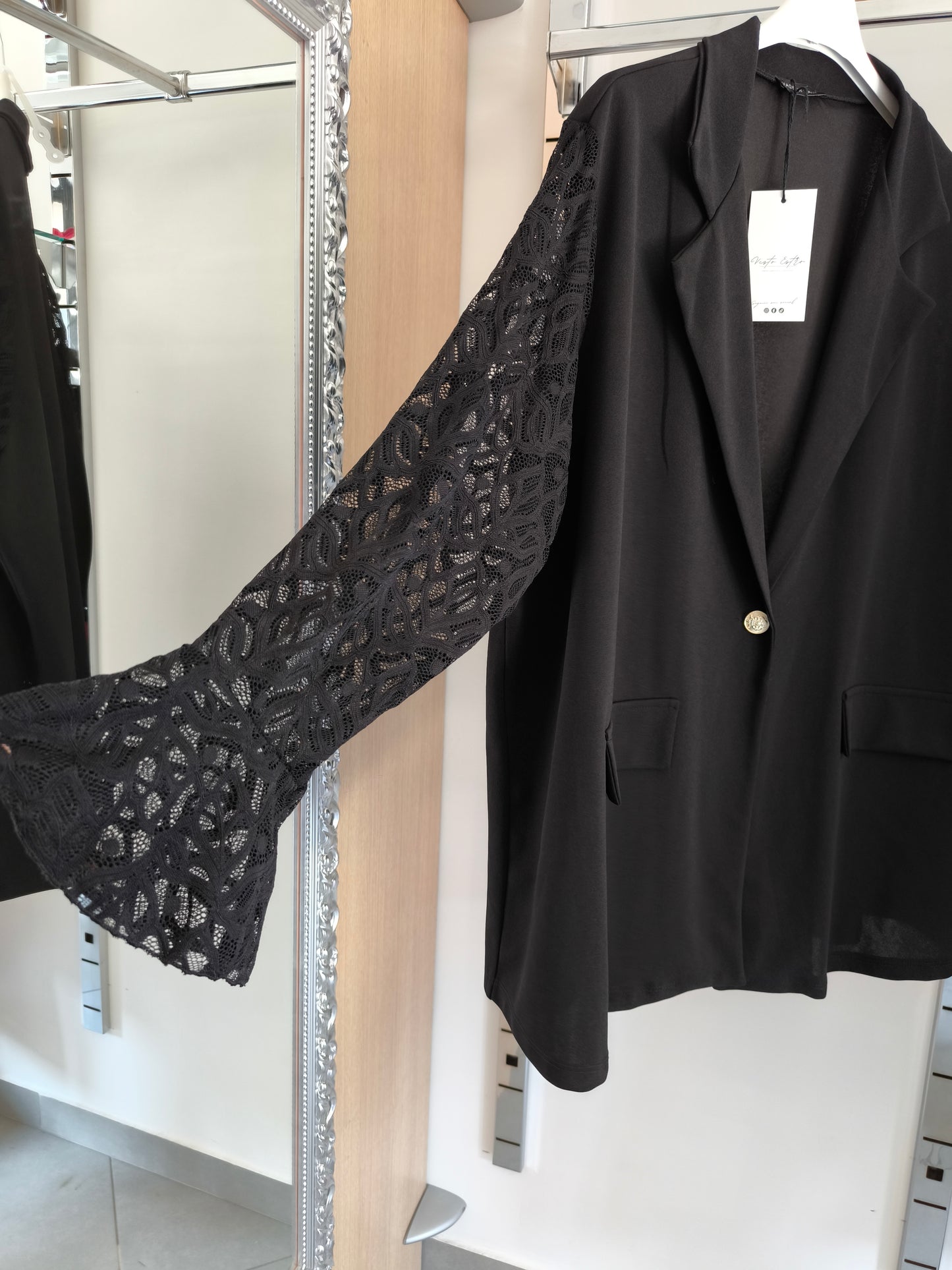 Completo elegante donna curvy nero con giacca maniche in pizzo