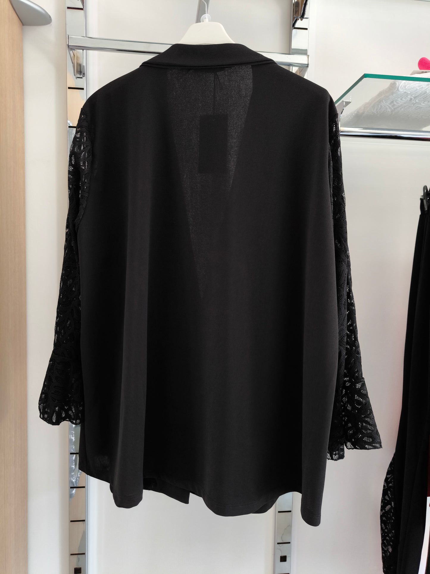 Completo elegante donna curvy nero con giacca maniche in pizzo
