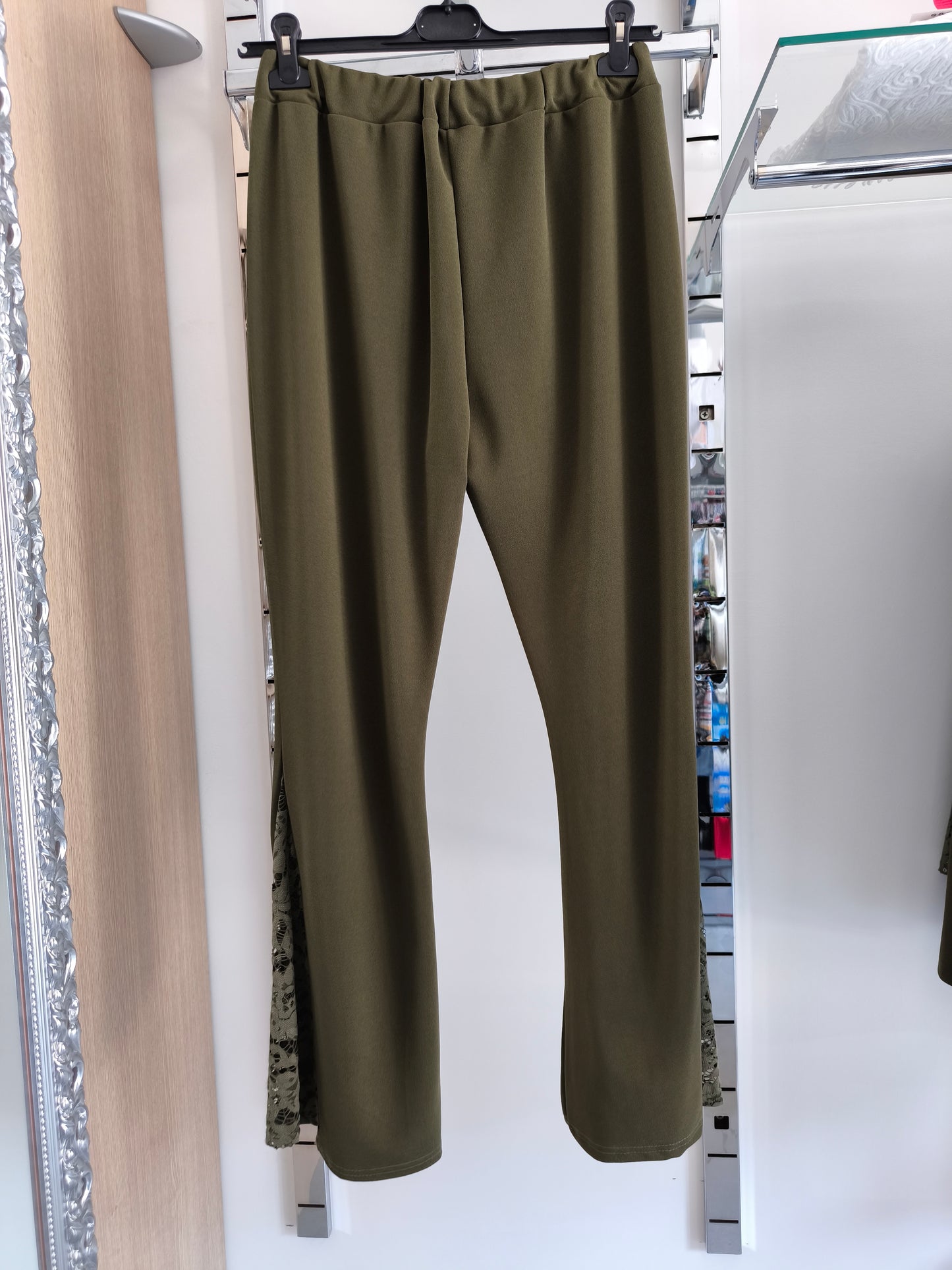 Completo elegante donna curvy verde militare con pantaloni a zampa
