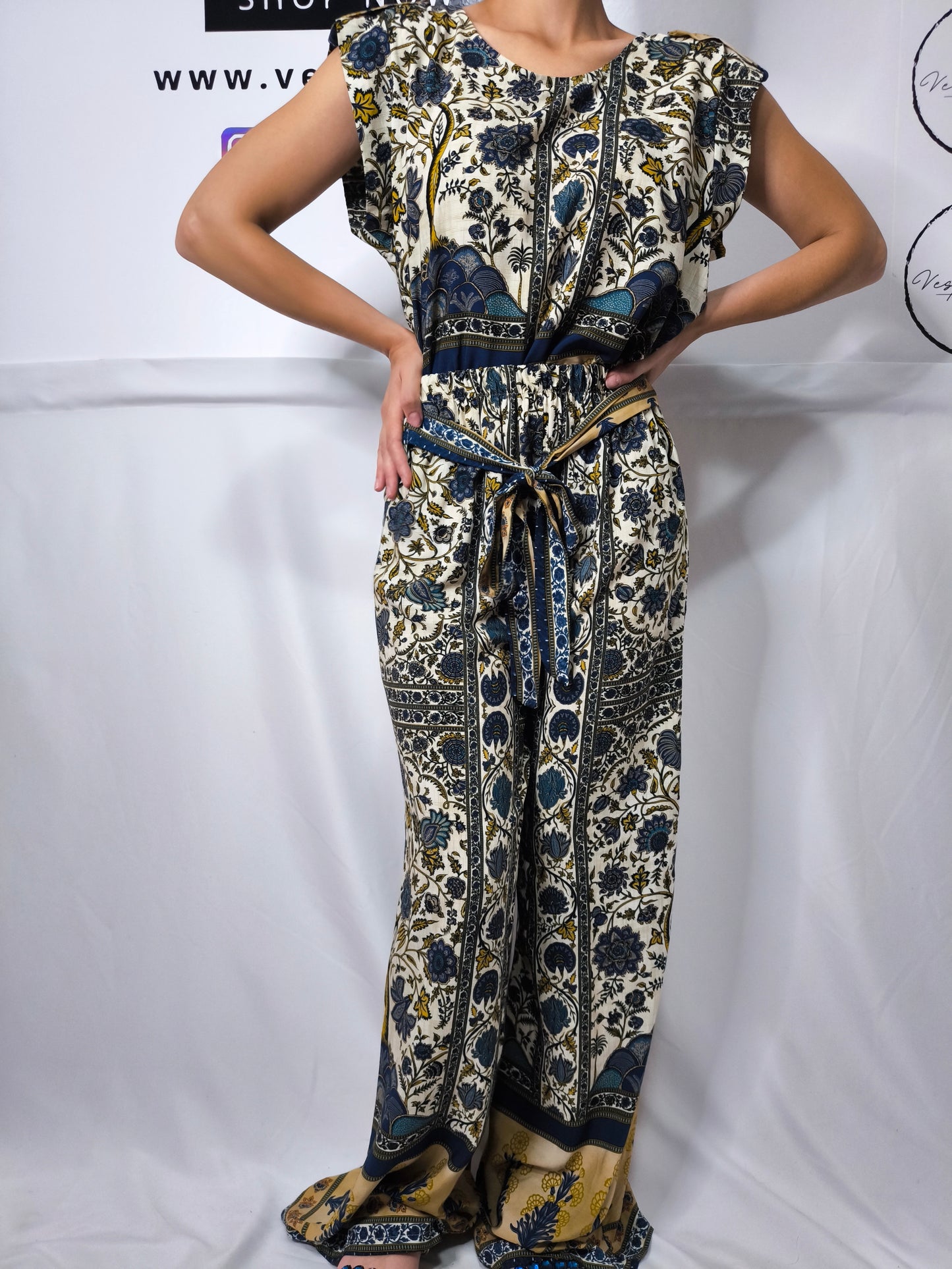 Pantalone con motivi etnici