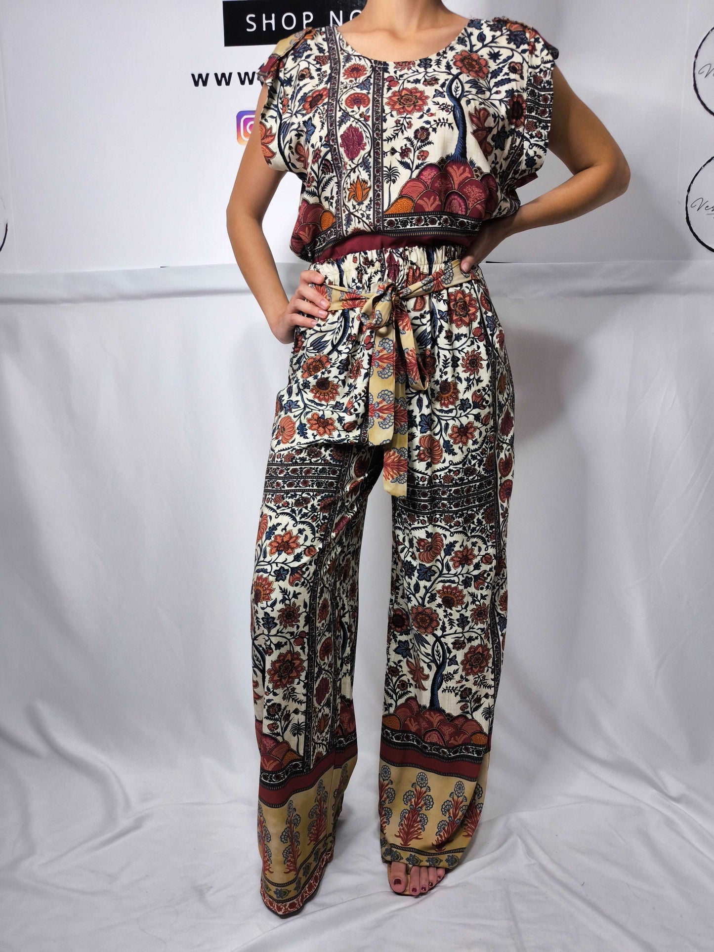 Blusa con motivi etnici