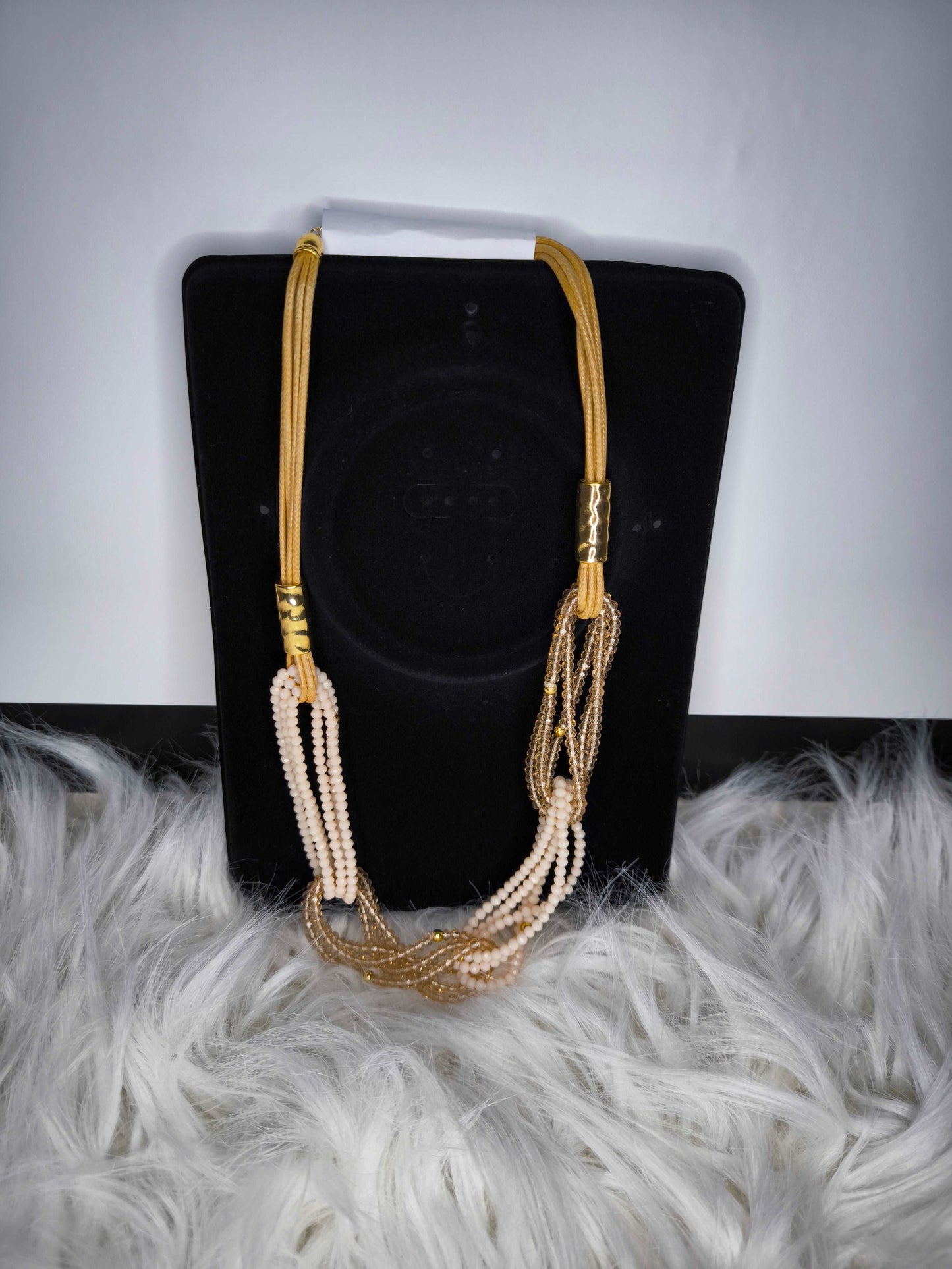 Collana corta con perline