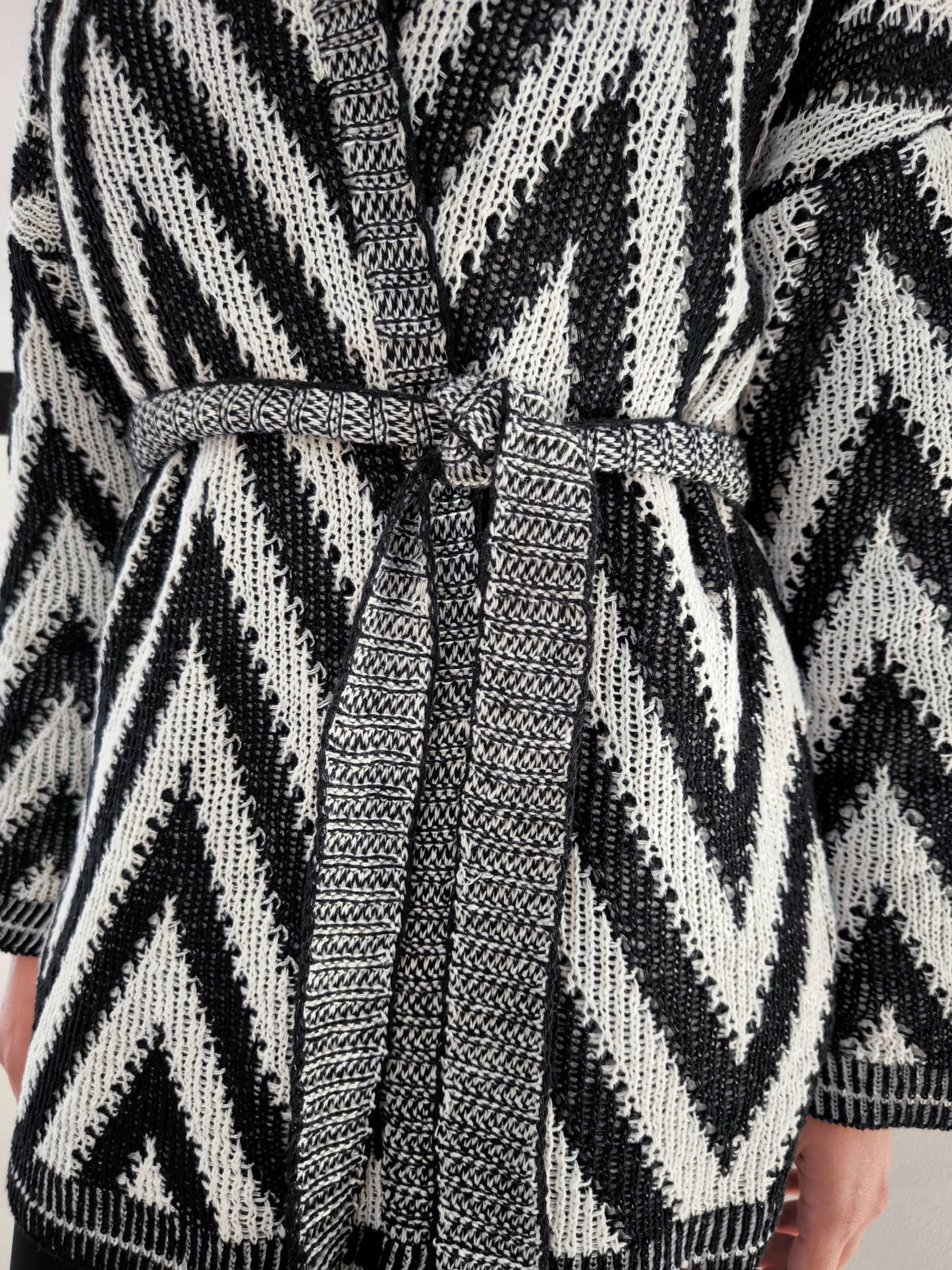 Cardigan traforato con cinta in vita