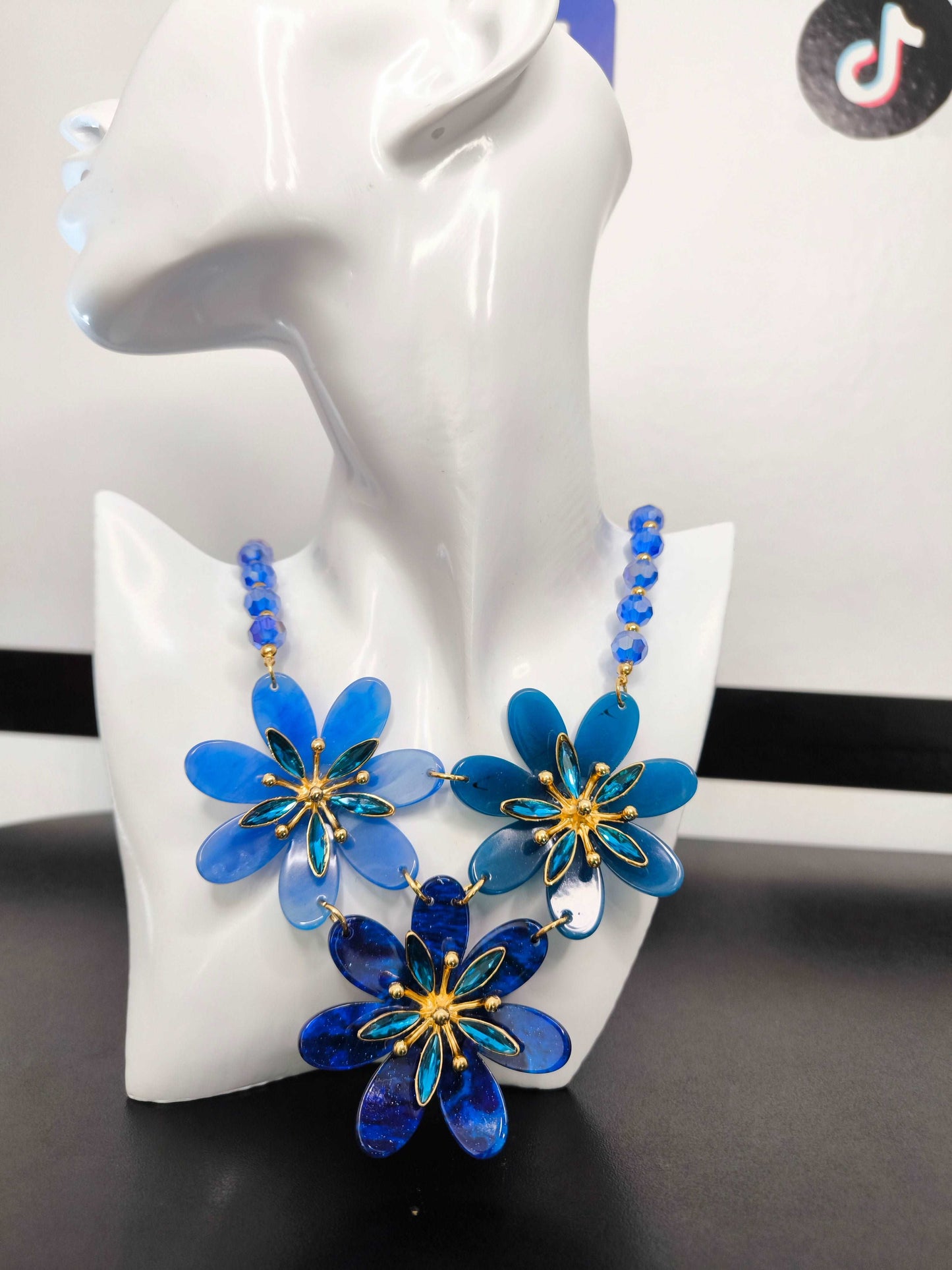 Collana con fiori