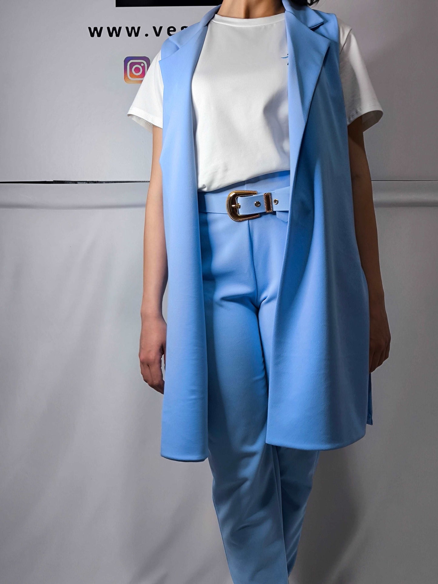 Gilet con spacchi laterali