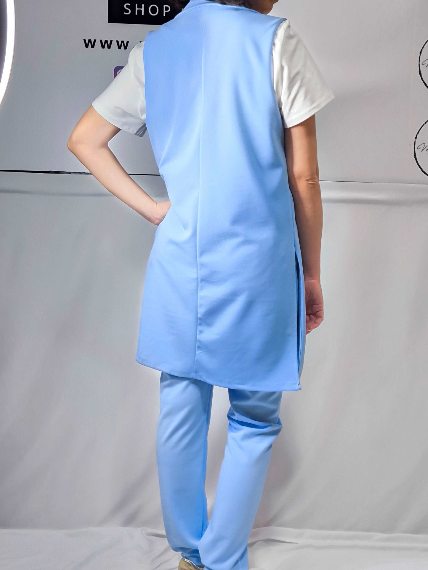 Gilet con spacchi laterali