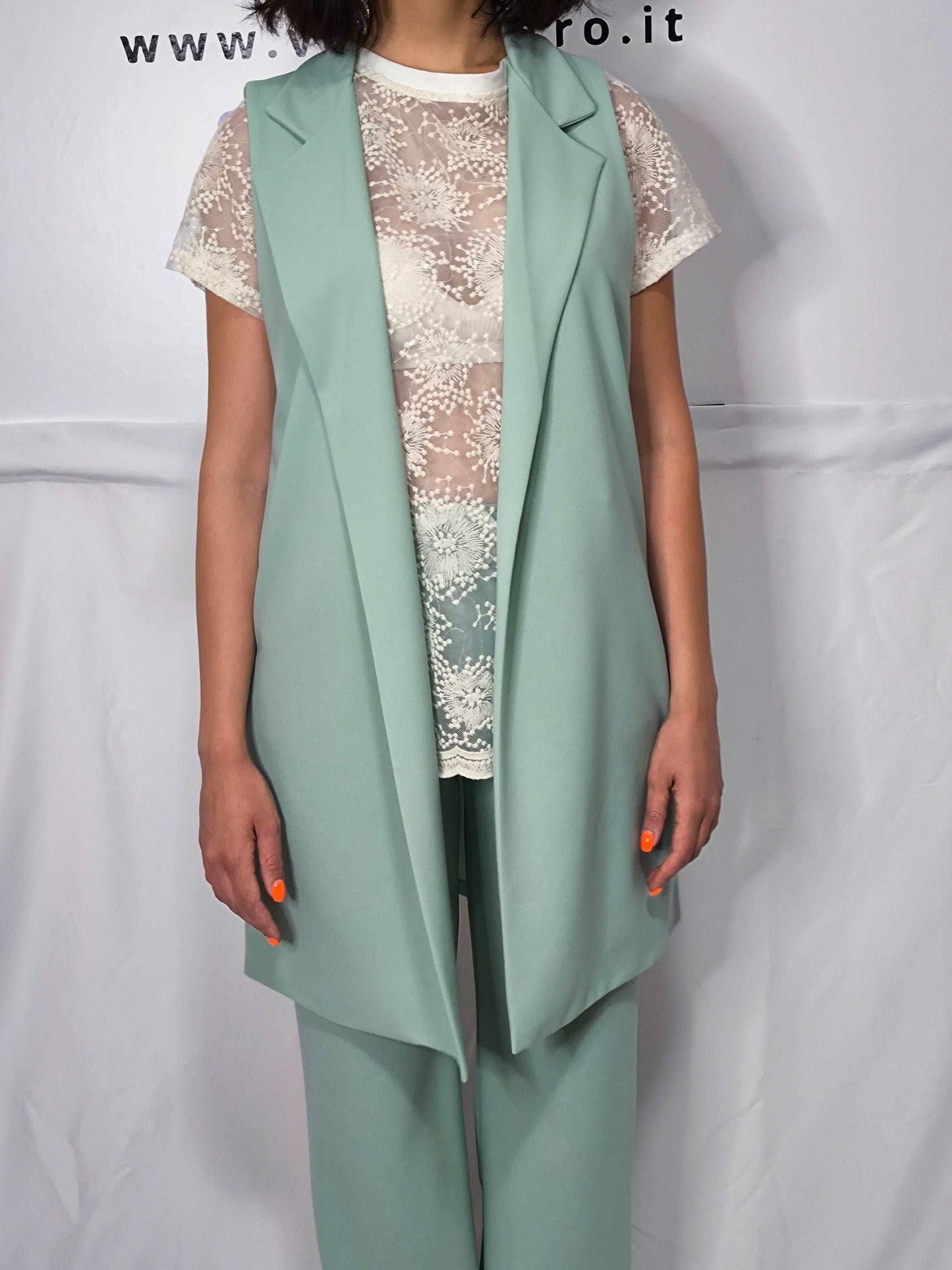 Gilet con spacchi laterali