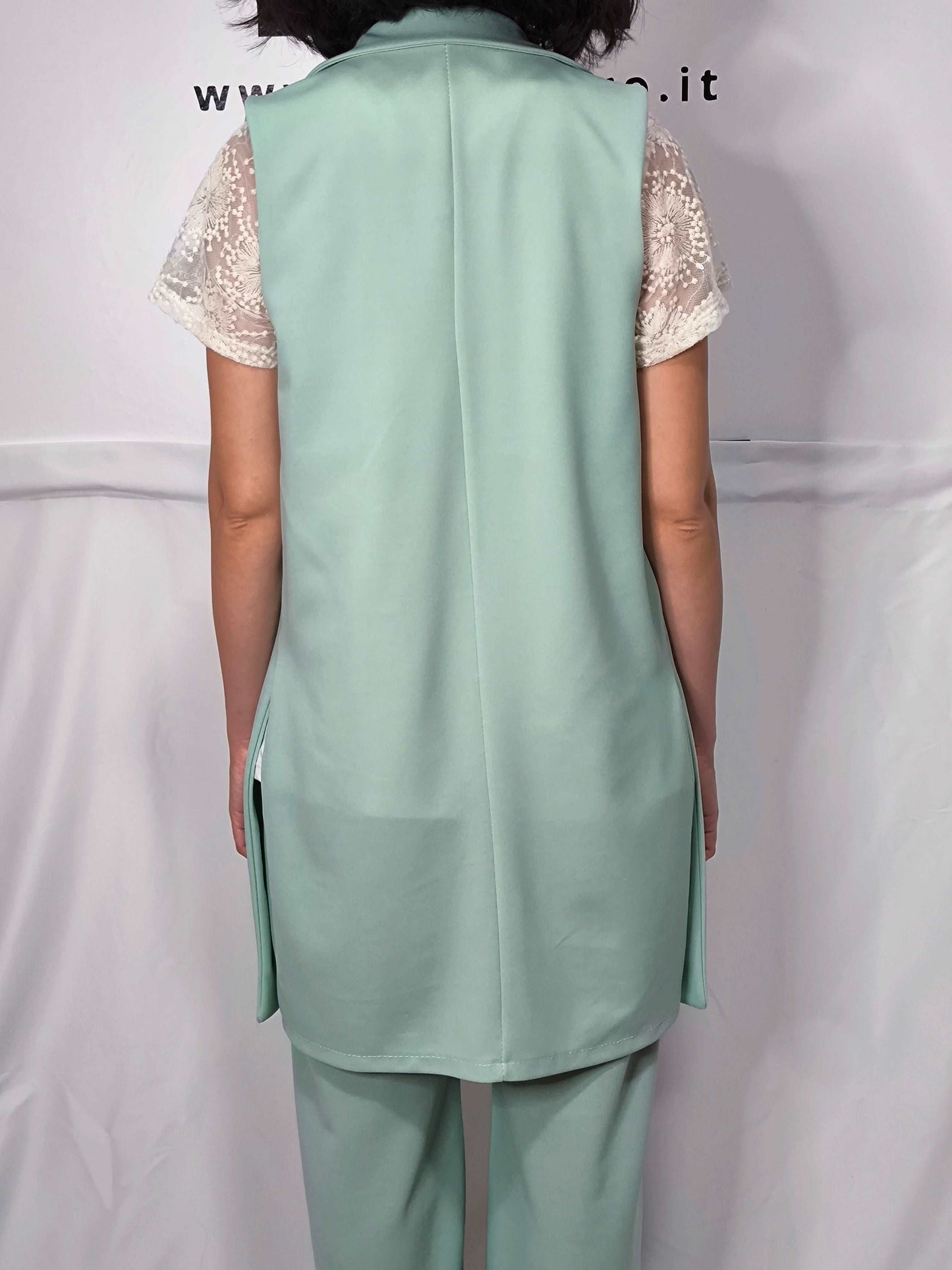 Gilet con spacchi laterali