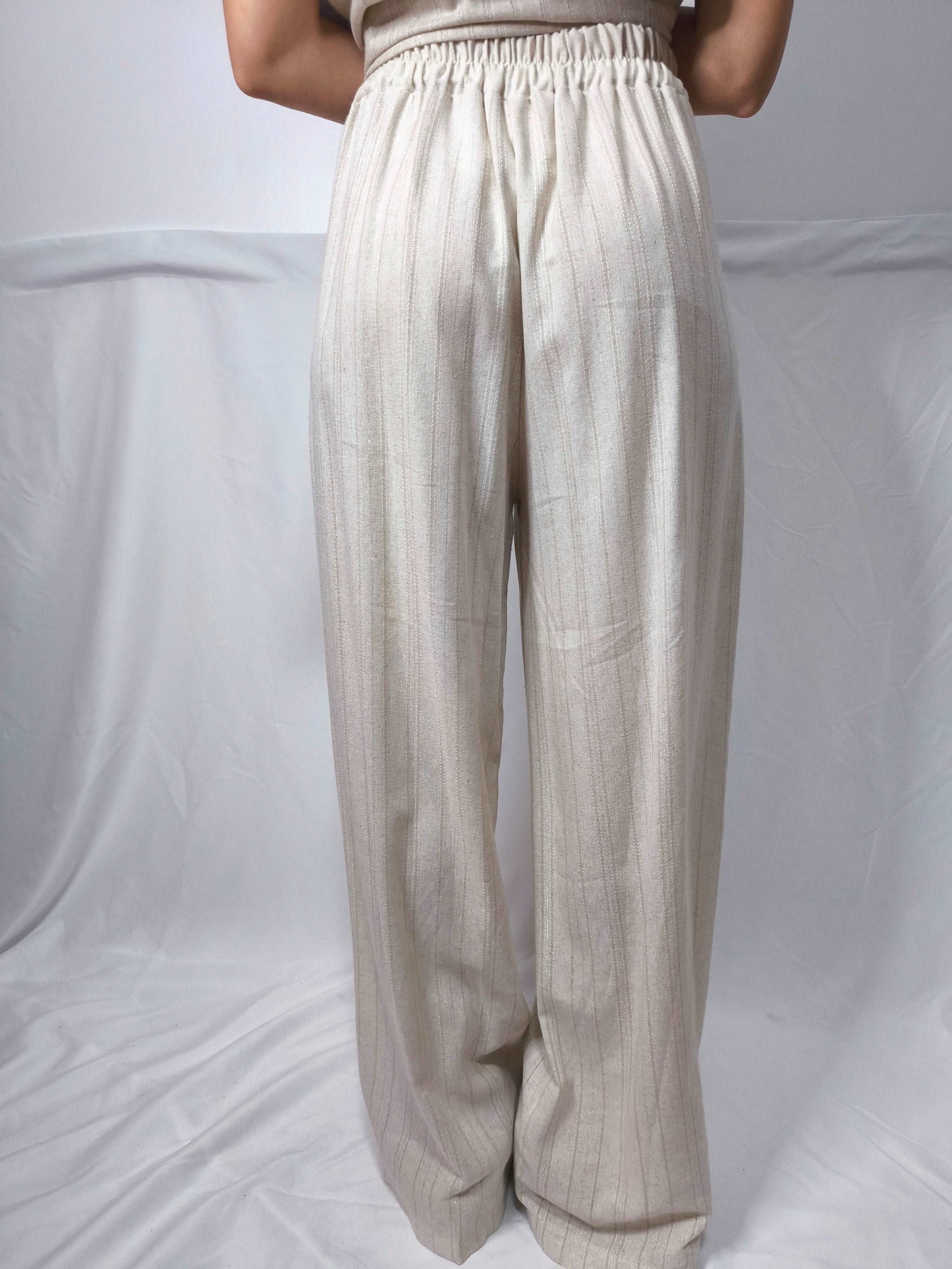 Pantalone con pences misto lino