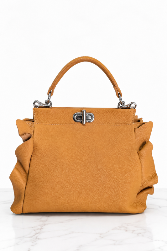 Vista posteriore della borsa donna in vera pelle color cammello