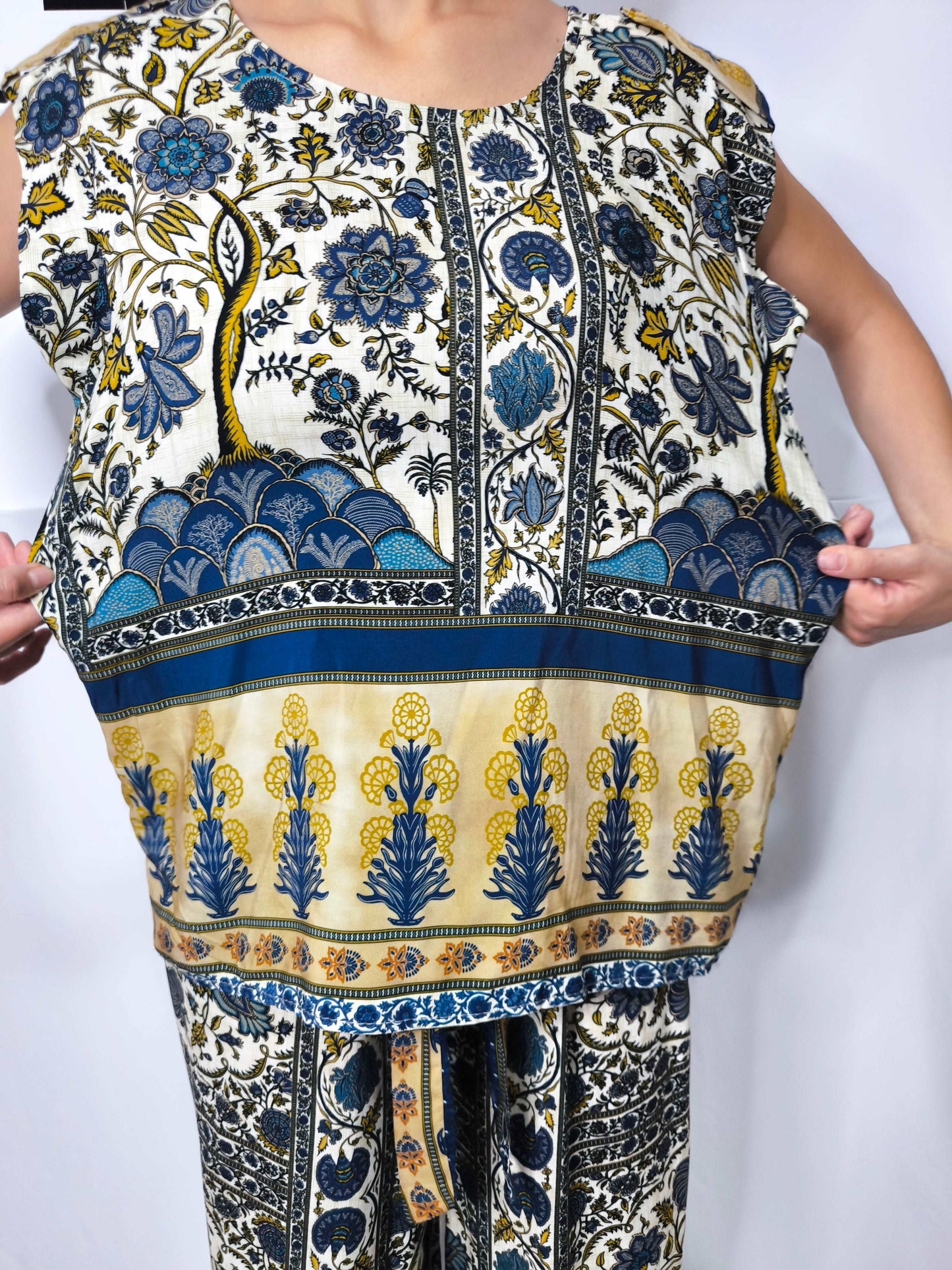 Blusa con motivi etnici