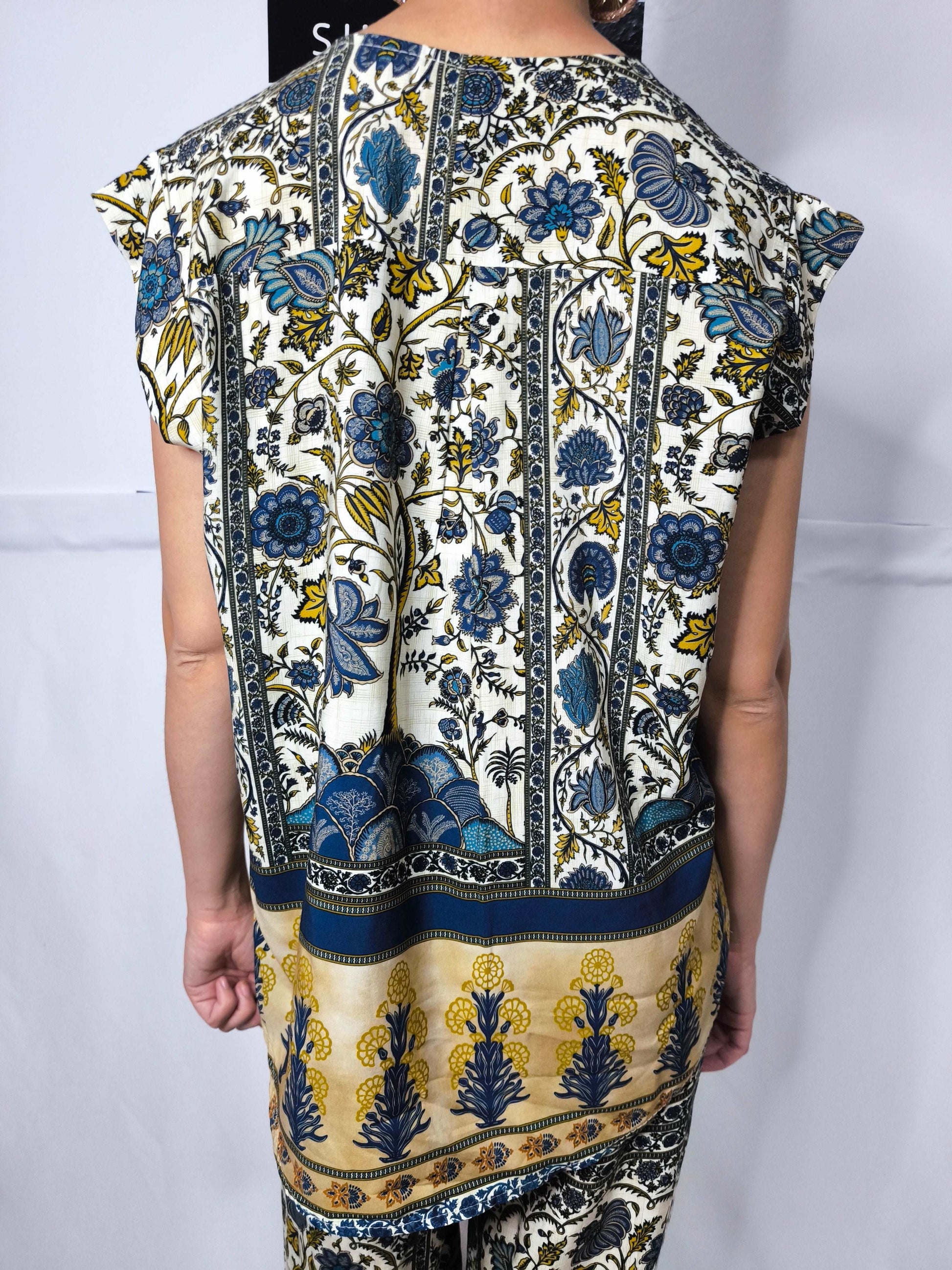 Blusa con motivi etnici