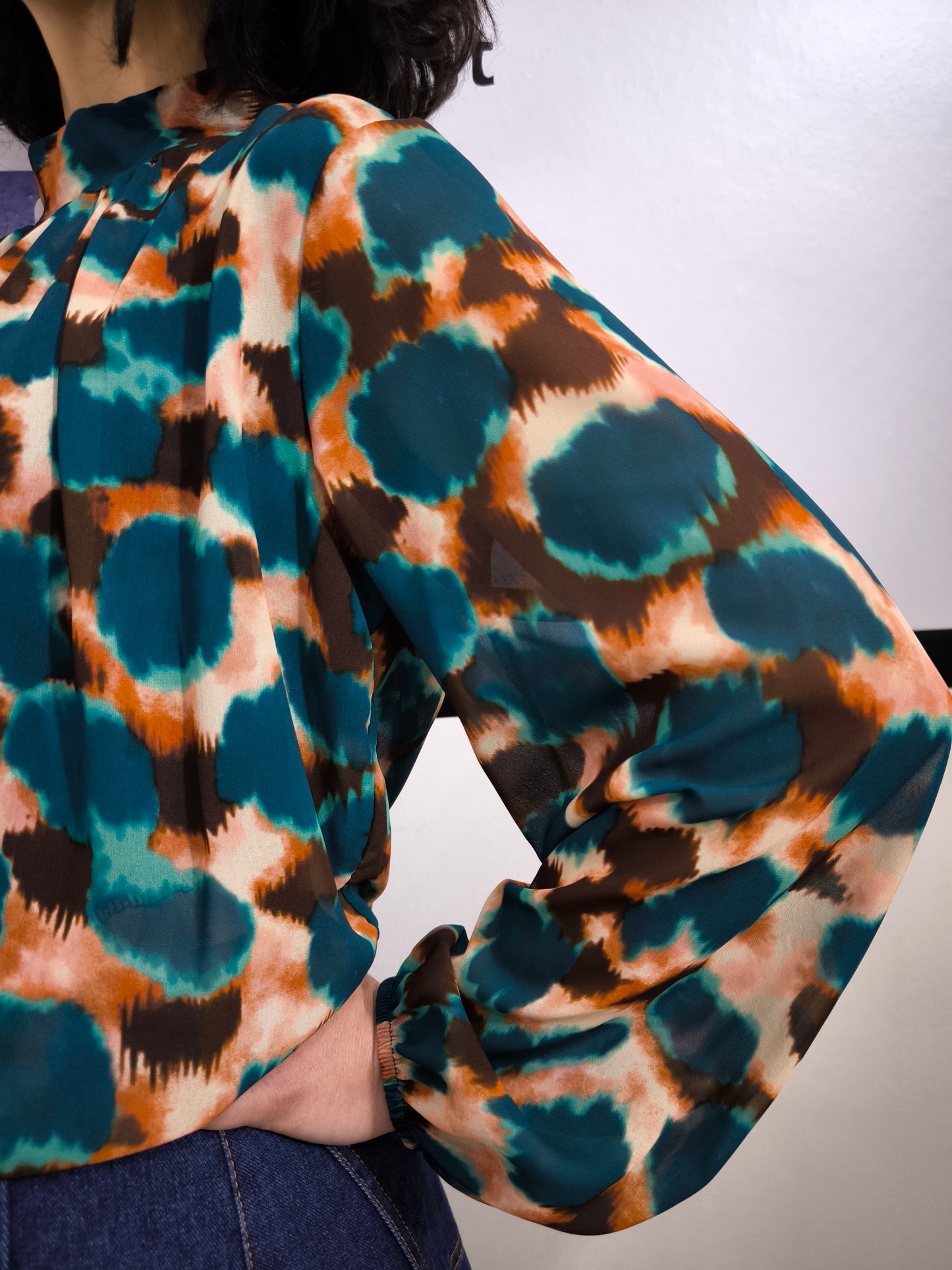 Blusa donna maniche a palloncino fantasia astratta multicolore