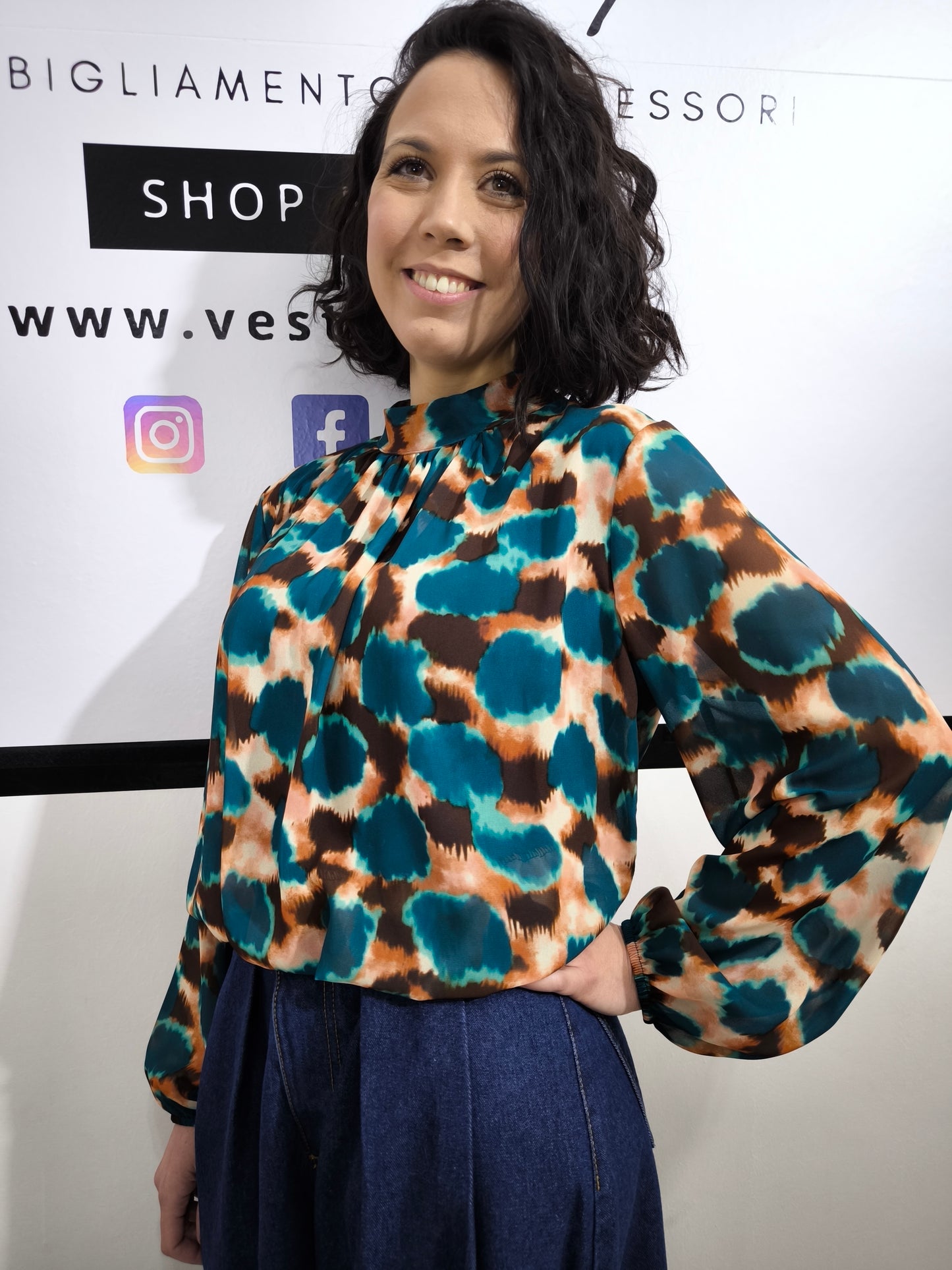 Blusa donna maniche a palloncino fantasia astratta multicolore