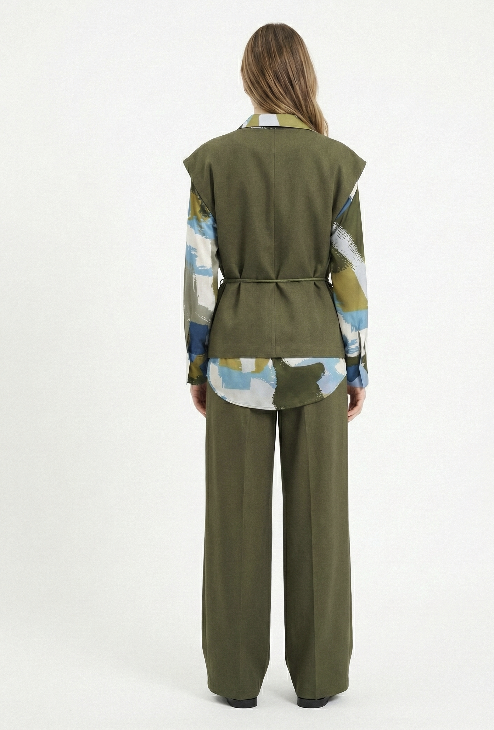 Completo donna elegante verde oliva con gilet e pantalone palazzo