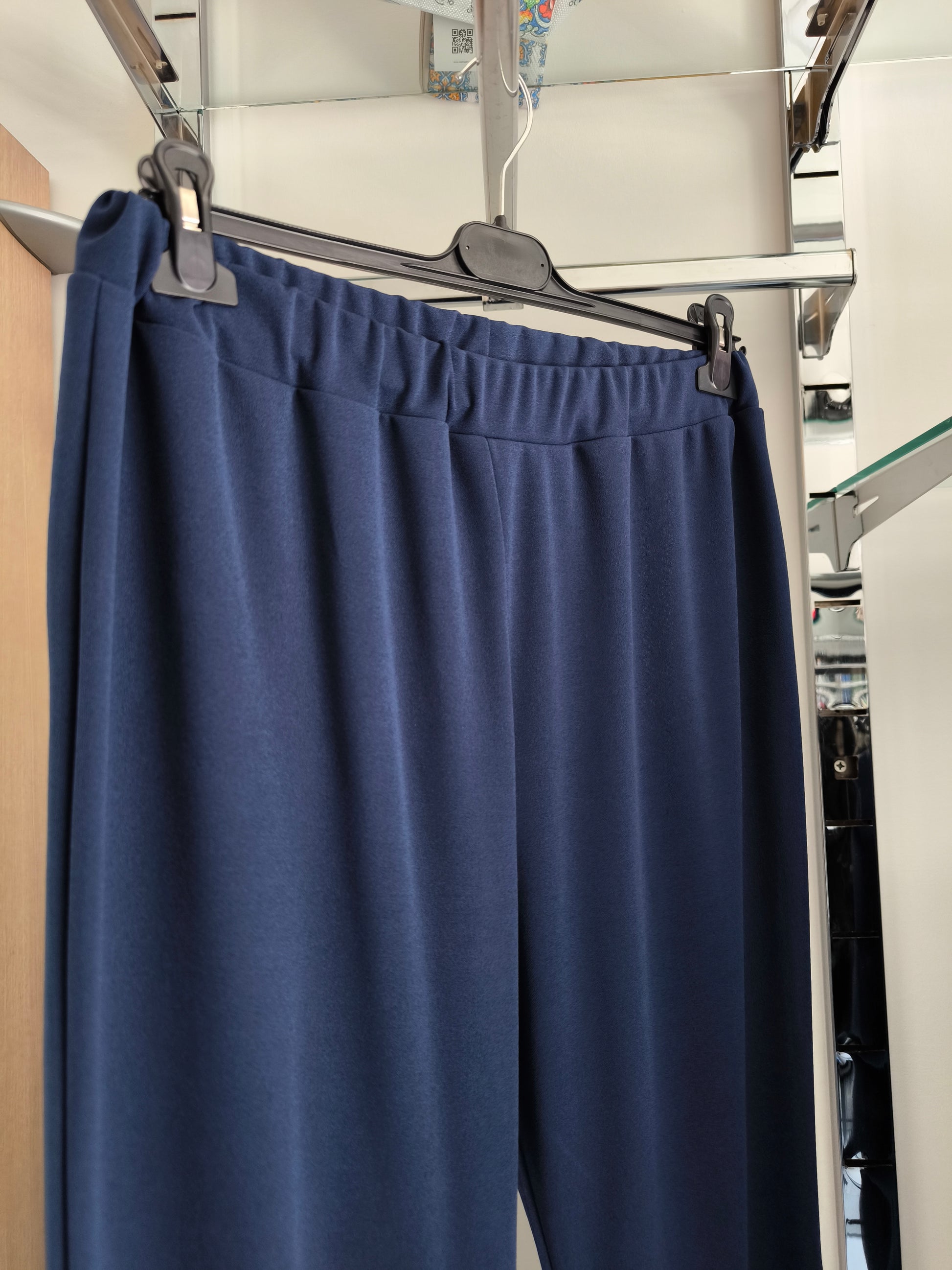 Completo elegante donna curvy blu con  pantaloni a zampa