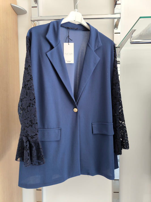 Completo elegante donna curvy blu con giacca maniche in pizzo 