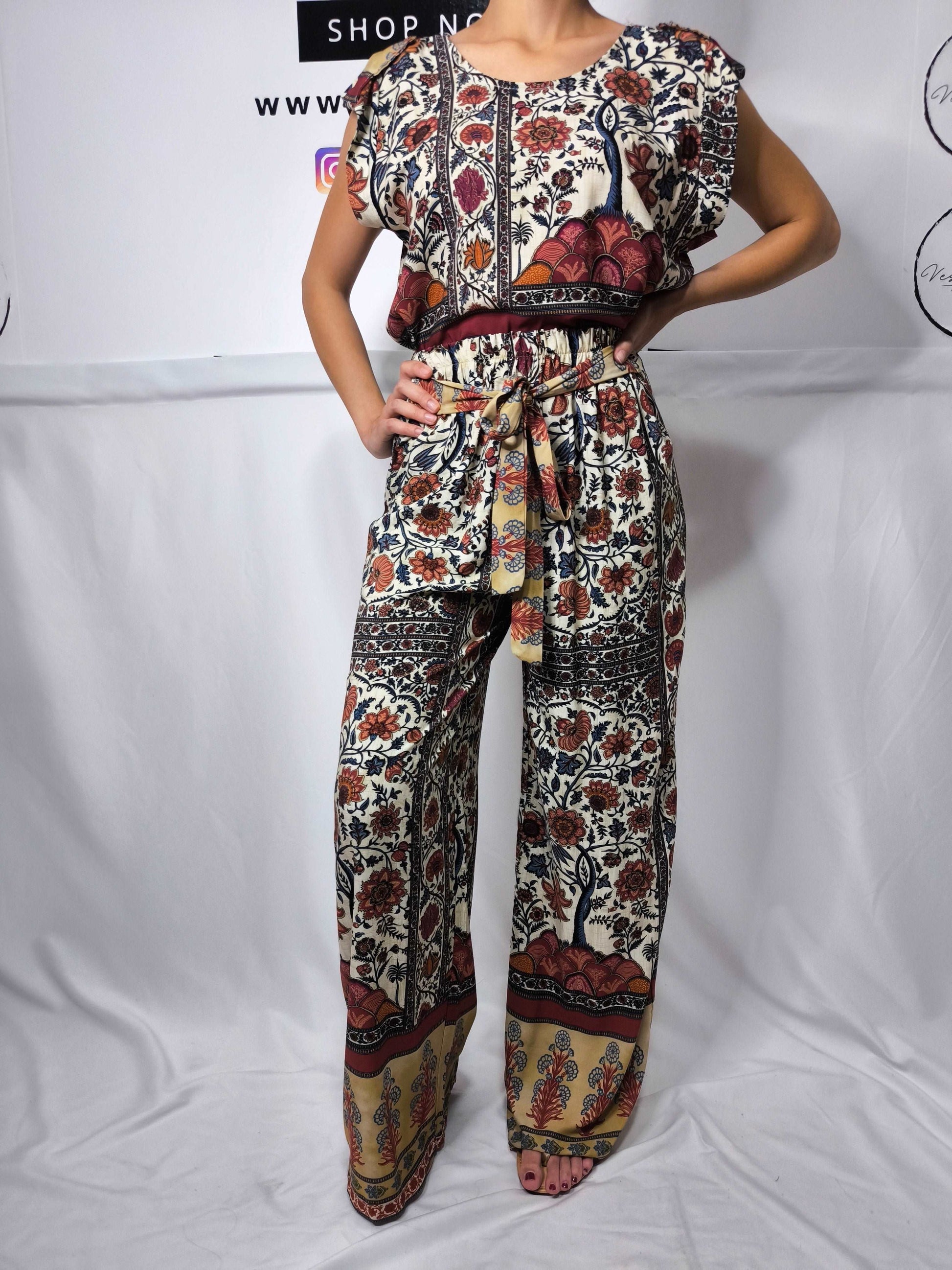 Blusa con motivi etnici