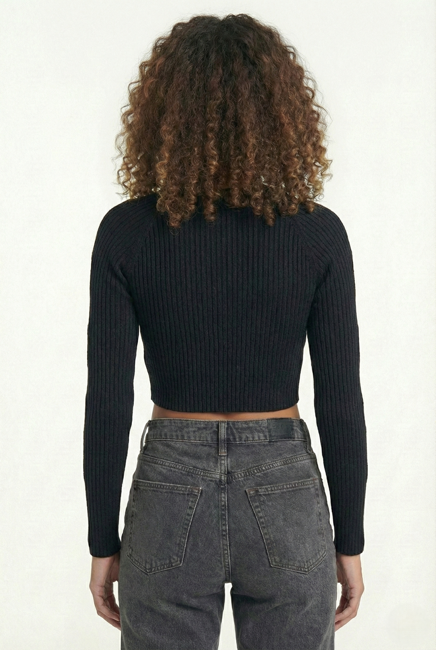 Maglia crop cut out donna a costine con aperture frontali e sulle maniche colore nero di schiena