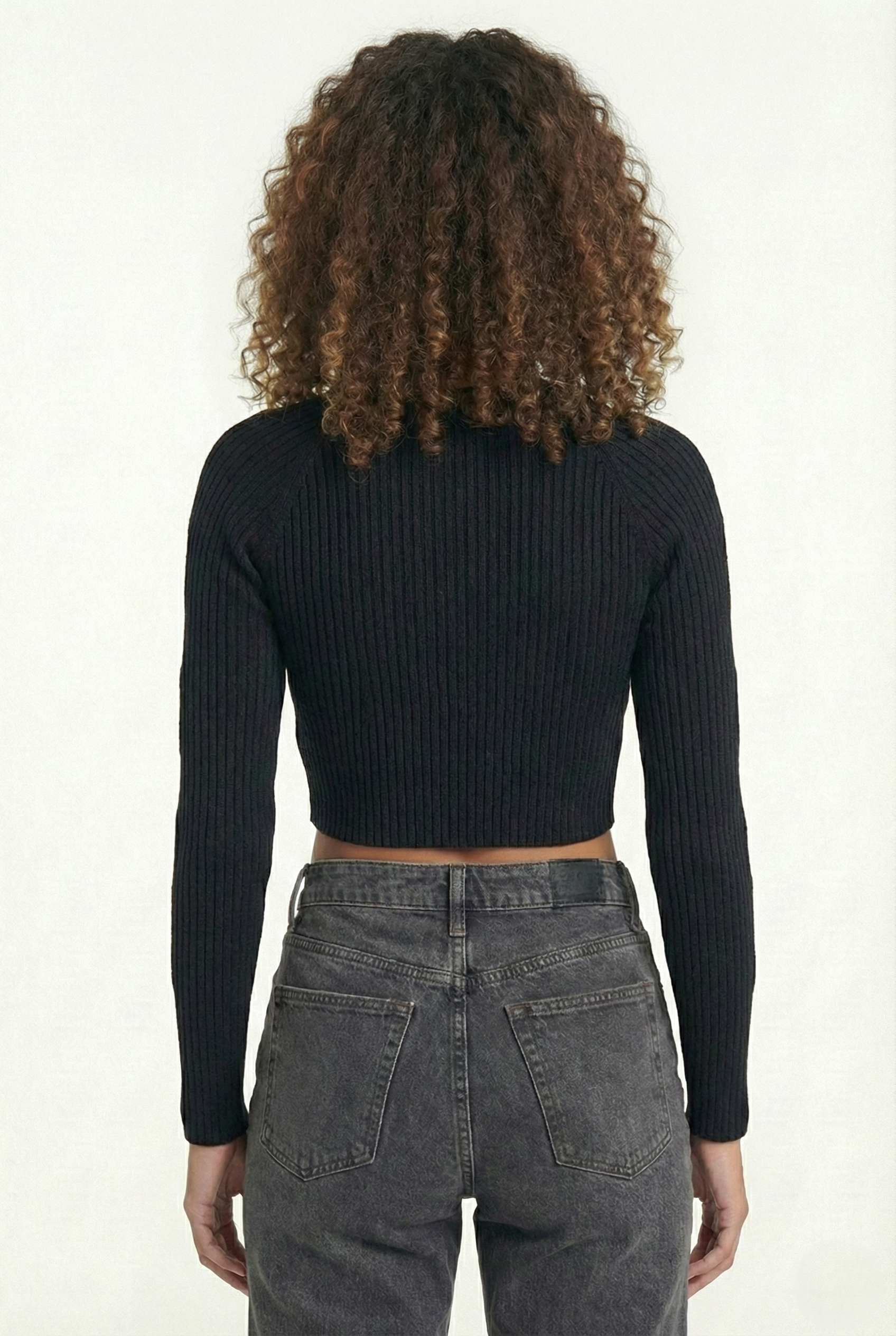 Maglia crop cut out donna a costine con aperture frontali e sulle maniche colore nero di schiena