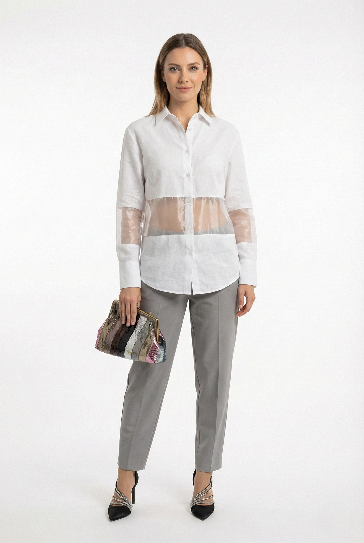 Outfit con camicia donna bianca elegante con inserto trasparente, manica lunga, stile moderno e minimal