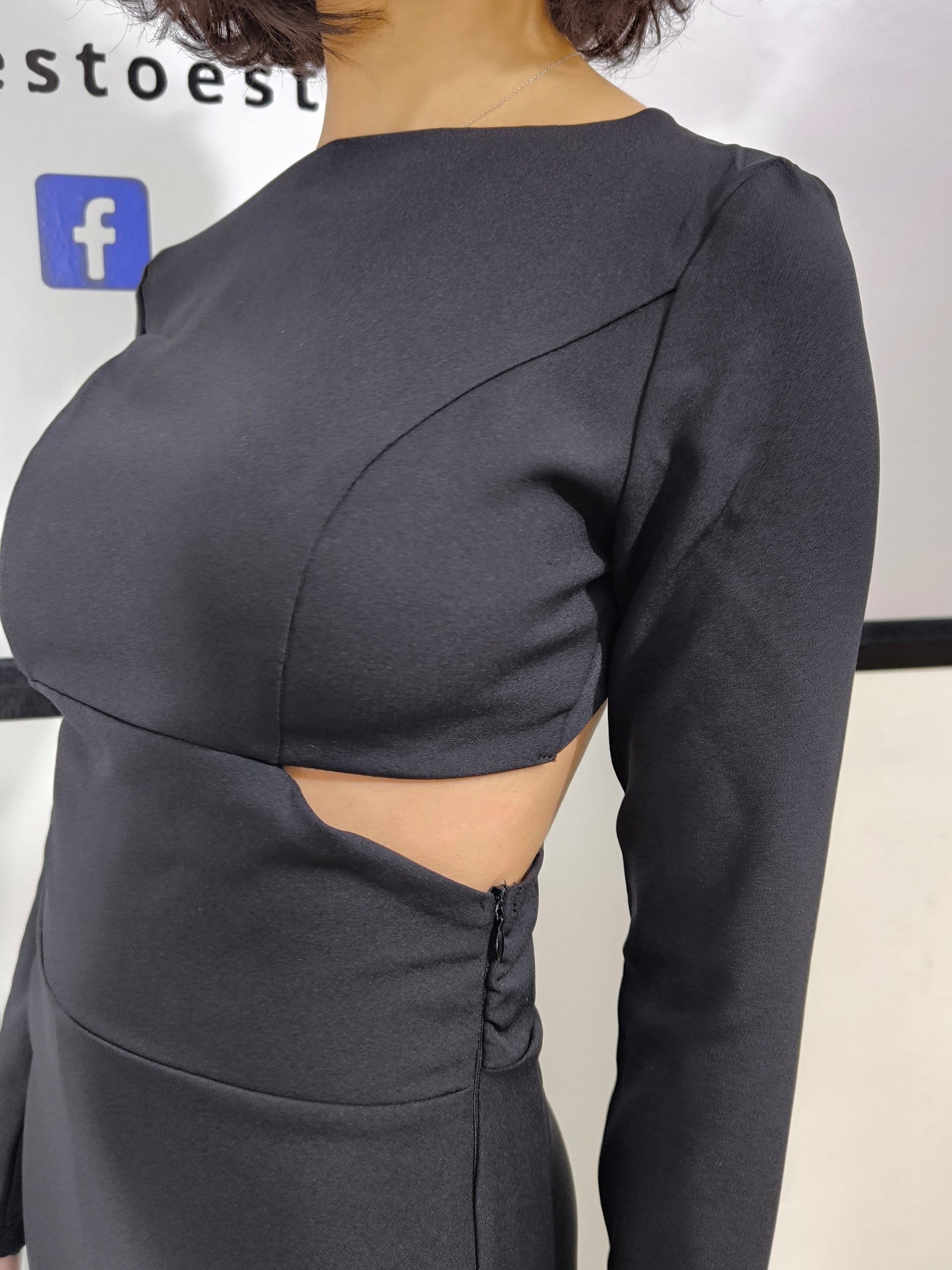 Tuta intera nera elegante da donna con maniche lunghe e dettagli cut-out e pantalone palazzo