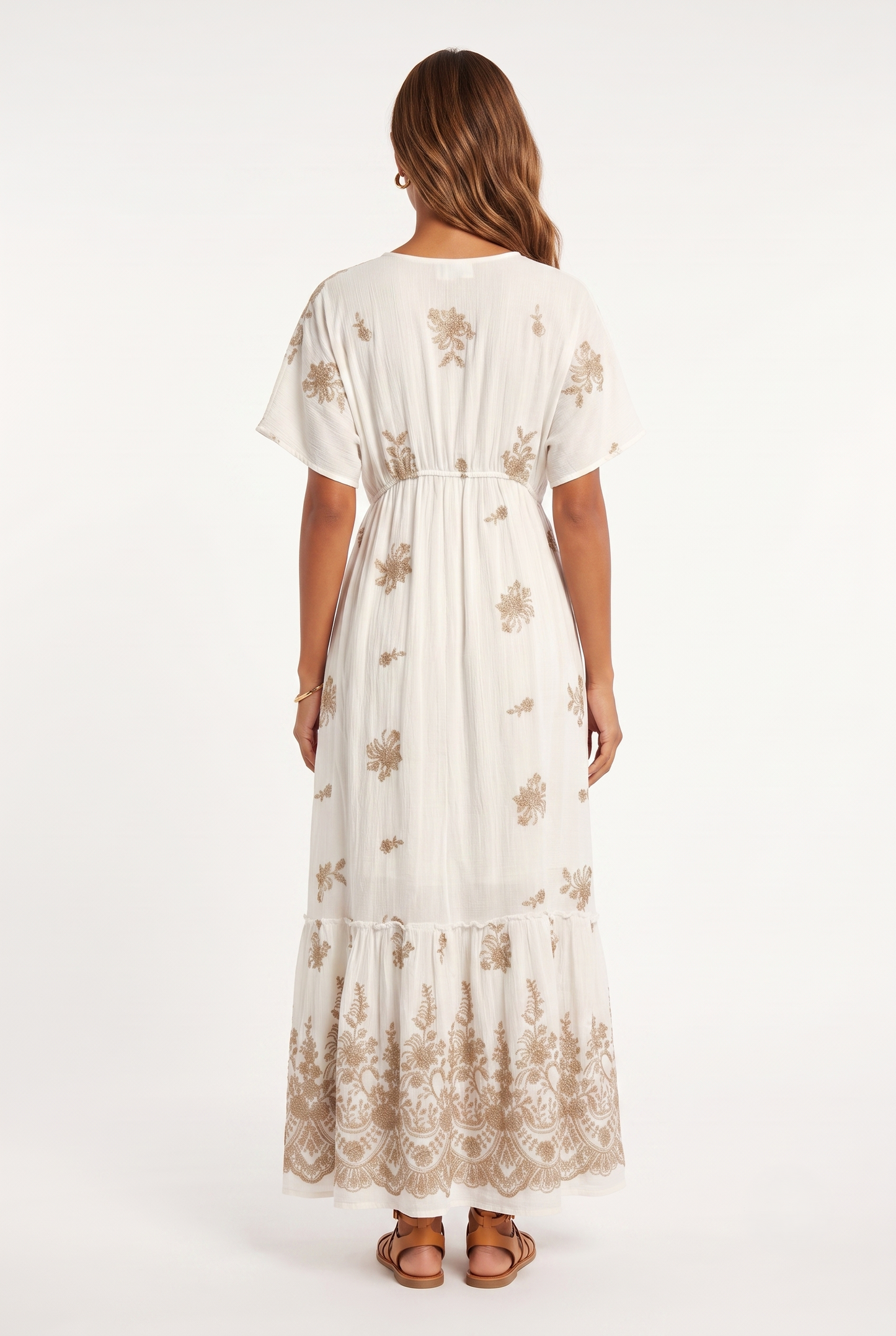 Abito lungo boho chic ricamato vista retro con balza sul fondo