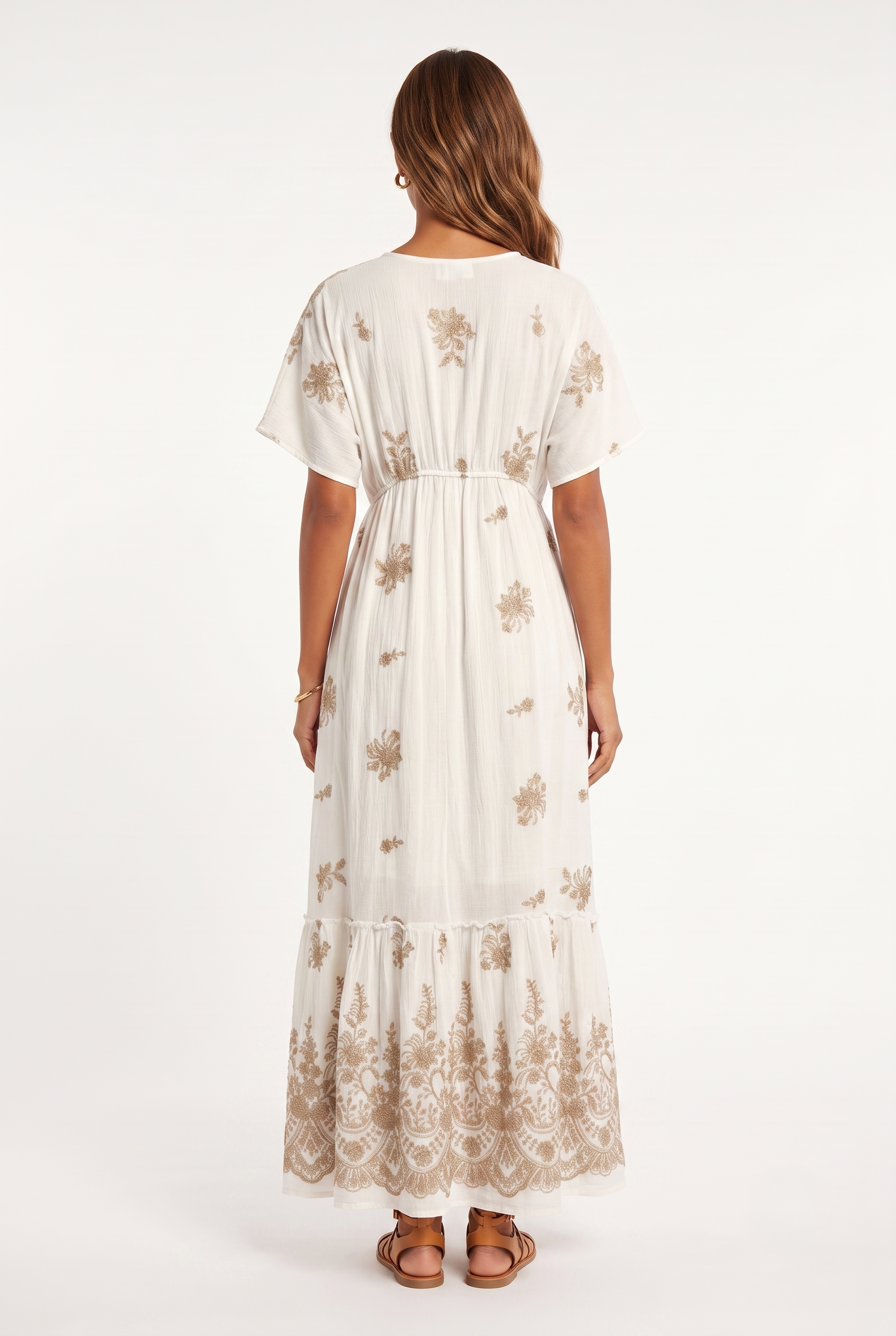 Abito lungo boho chic ricamato vista retro con balza sul fondo