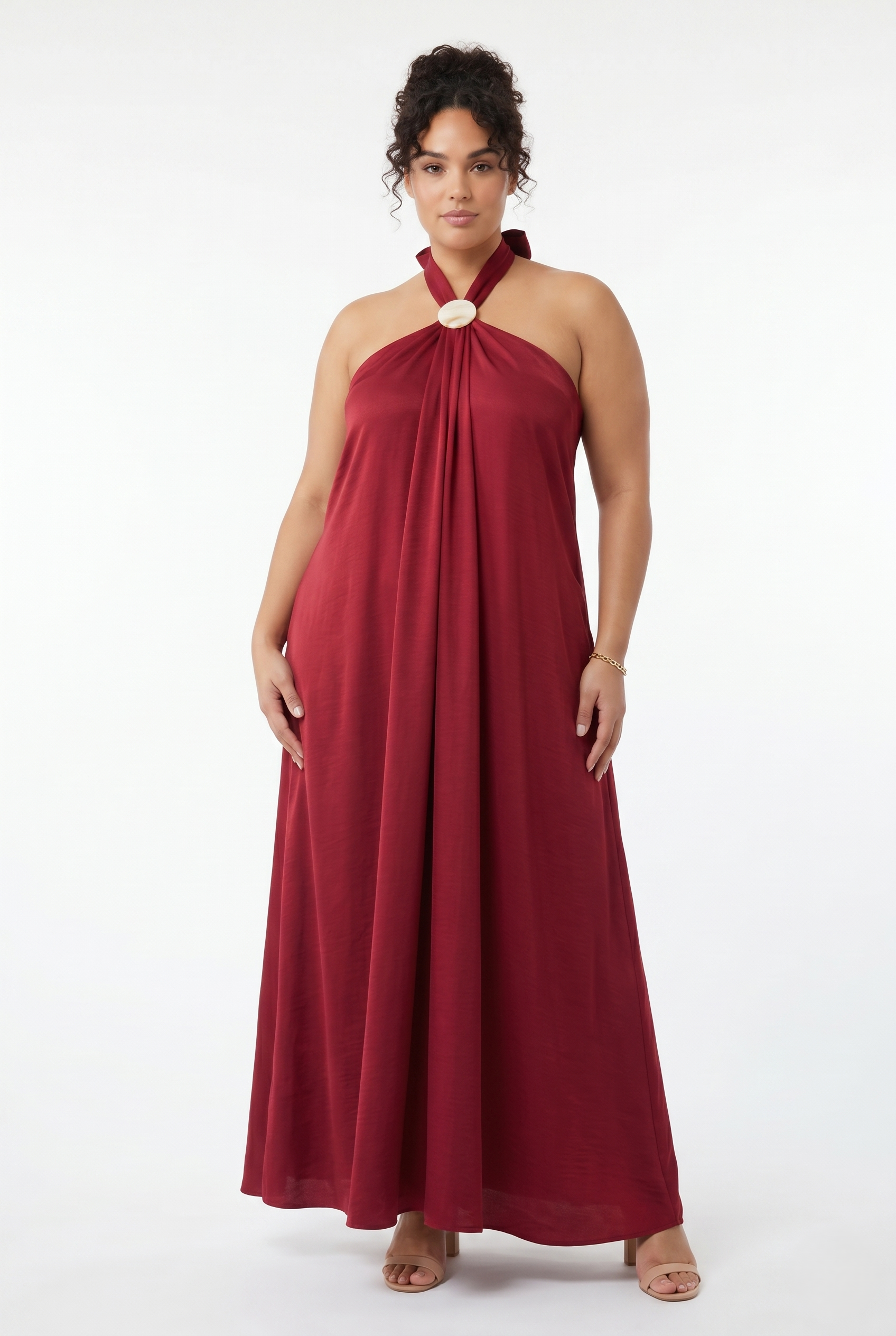 Abito lungo curvy bordeaux taglia unica 48-56 con scollo halter, dettaglio gioiello centrale e linea fluida