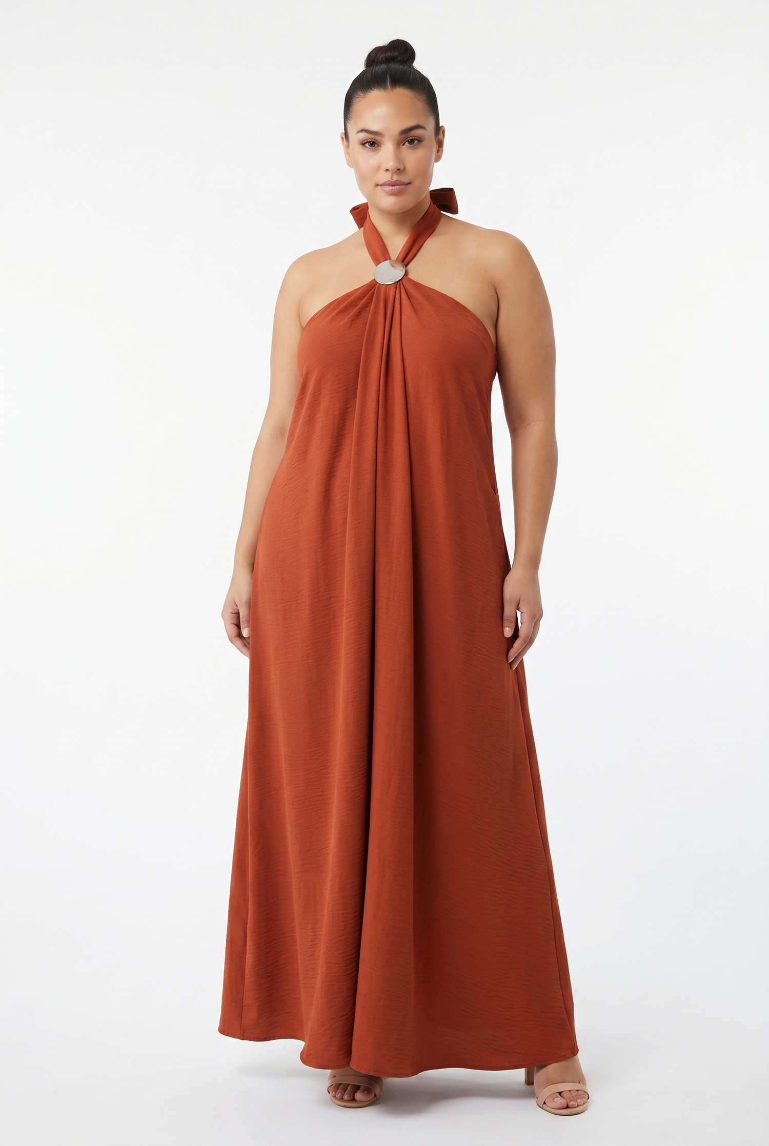 Abito lungo curvy ruggine in viscosa ed elastan, taglia unica 48-56, con scollo halter e vestibilità morbida