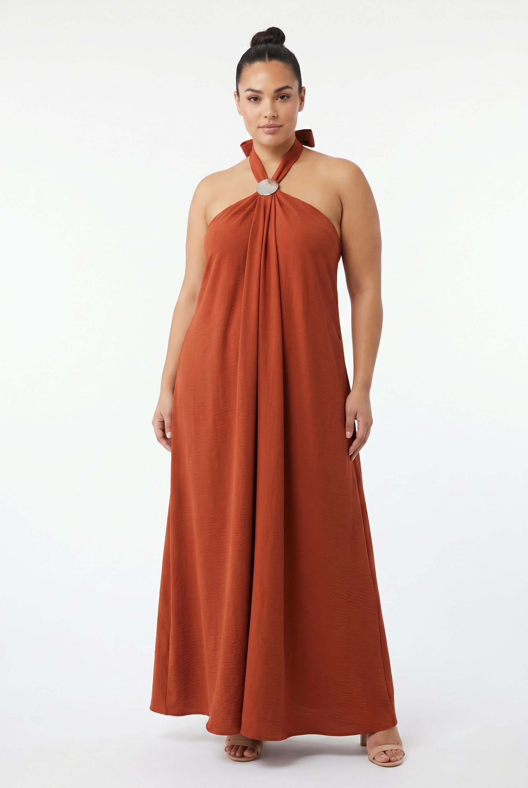 Abito lungo curvy ruggine in viscosa ed elastan, taglia unica 48-56, con scollo halter e vestibilità morbida