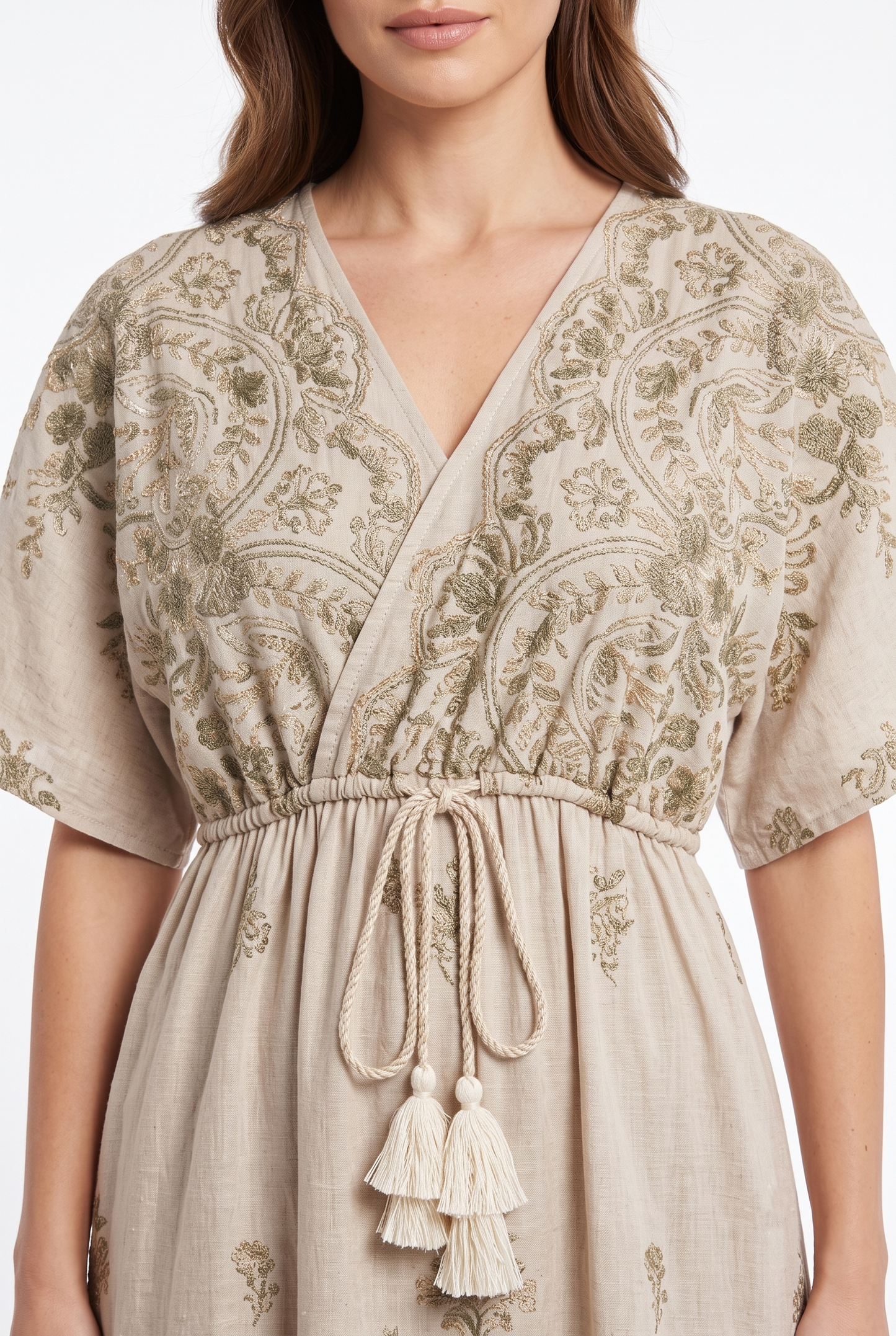 Abito lungo elegante boho chic con ricami floreali beige