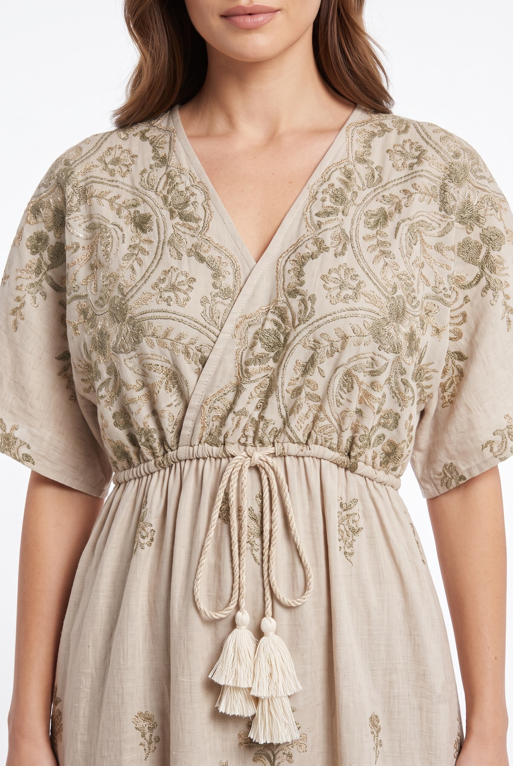 Abito lungo elegante boho chic con ricami floreali beige