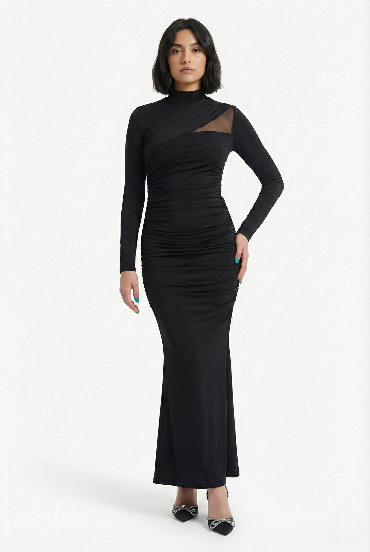 Abito lungo aderente nero senza zip con cut-out e maniche lunghe vista frontale