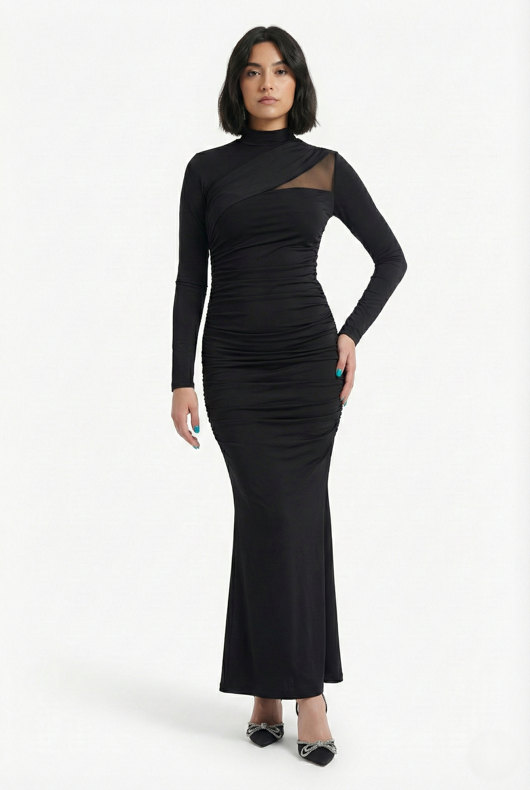 Abito lungo aderente nero senza zip con cut-out e maniche lunghe vista frontale