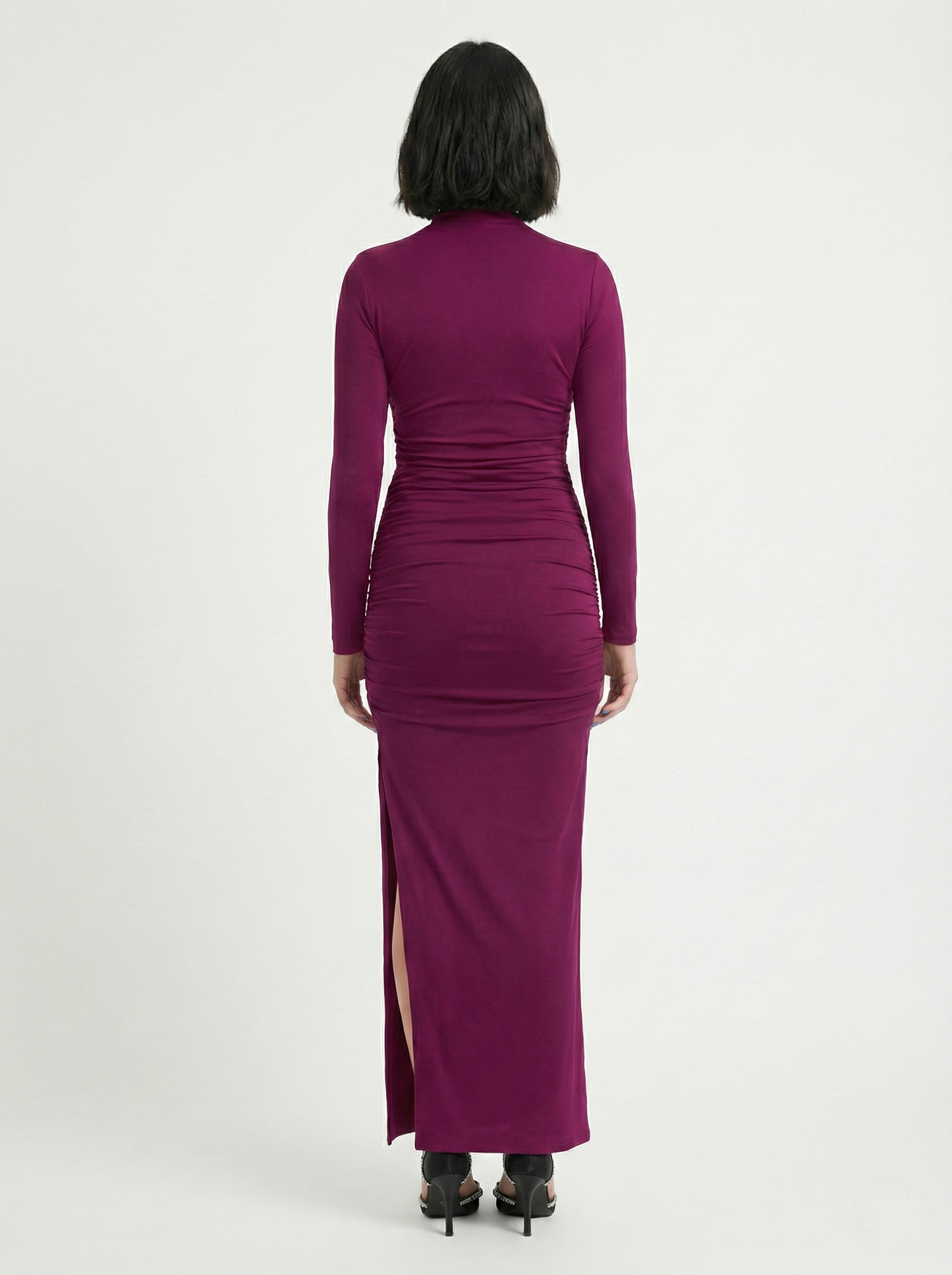Abito lungo aderente vinaccia senza zip con cut-out e maniche lunghe di schiena