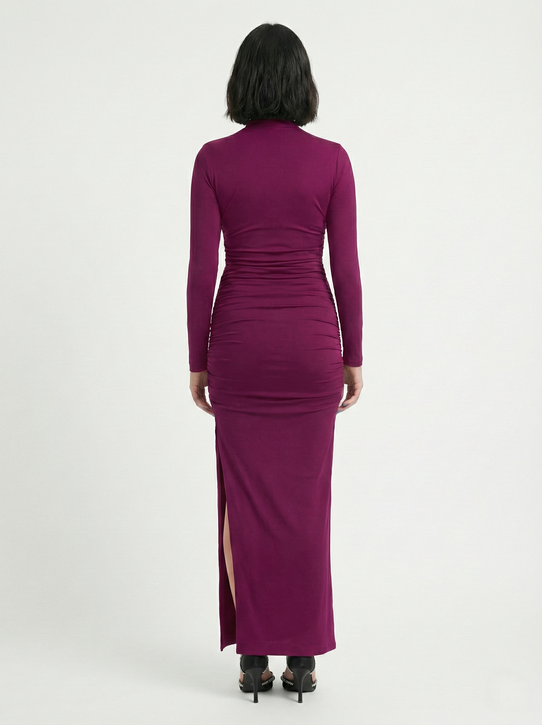 Abito lungo aderente vinaccia senza zip con cut-out e maniche lunghe di schiena