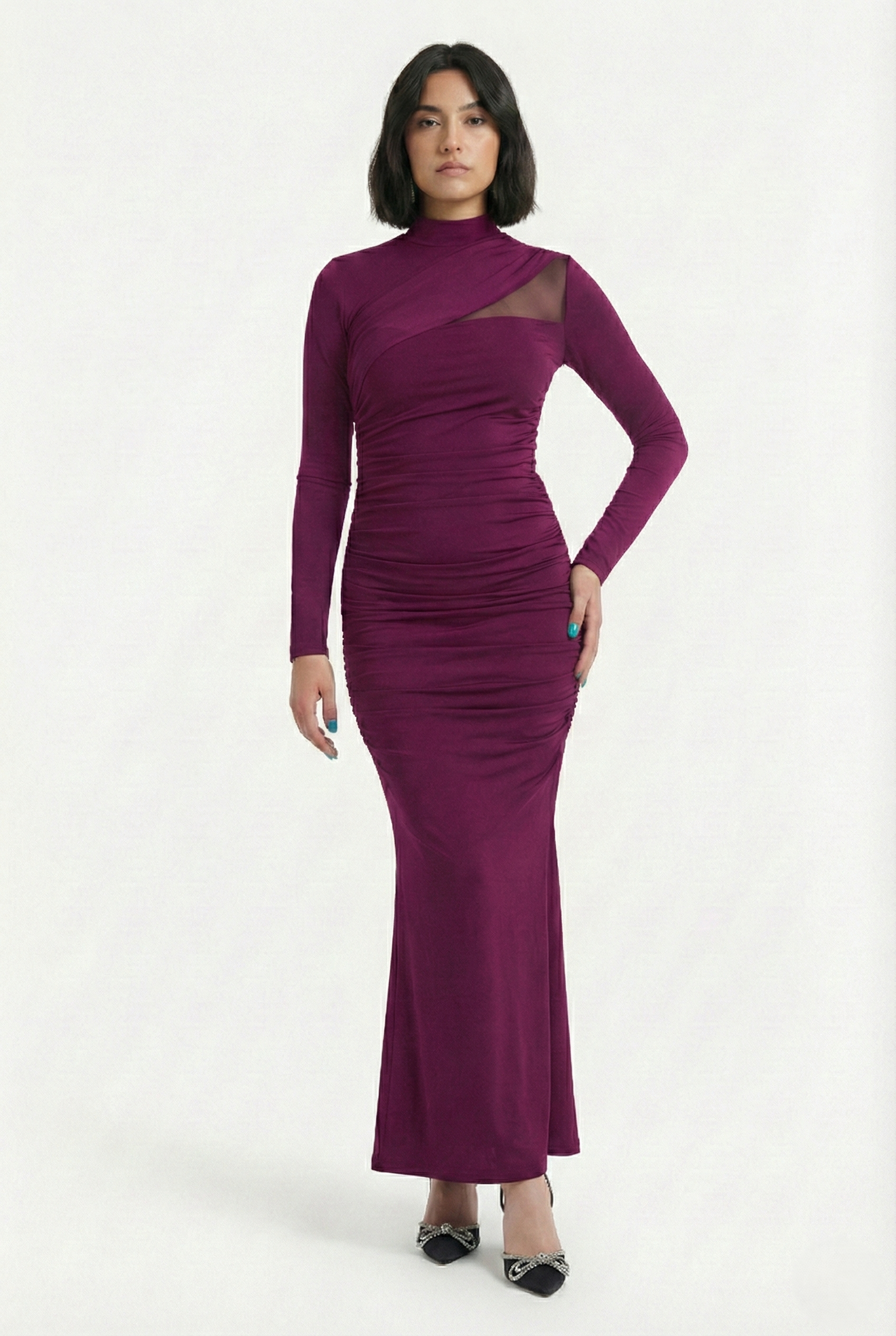 Abito lungo aderente vinaccia senza zip con cut-out e maniche lunghe vista frontale