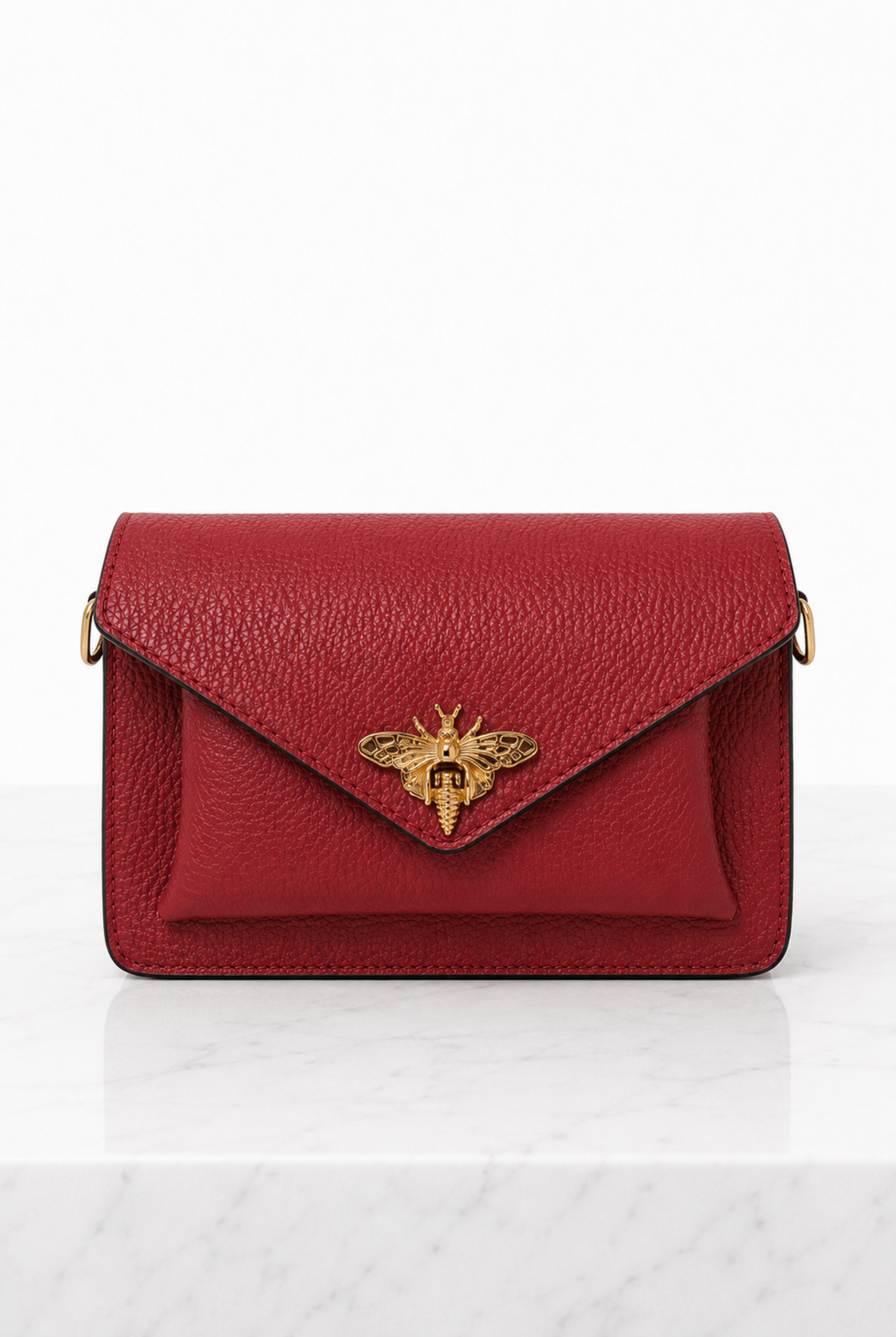 Borsa donna rossa in vera pelle con patta a busta e ape dorata vista frontale