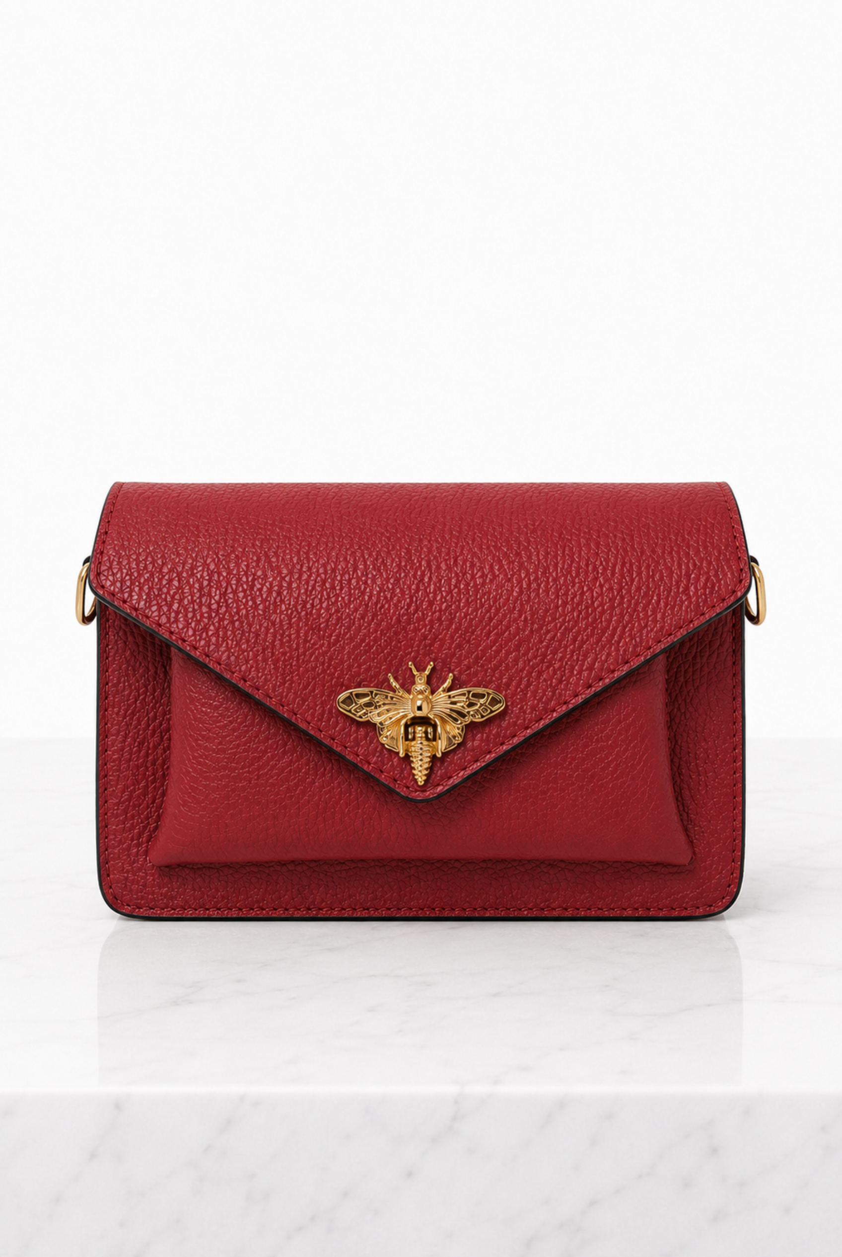 Borsa donna rossa in vera pelle con patta a busta e ape dorata vista frontale