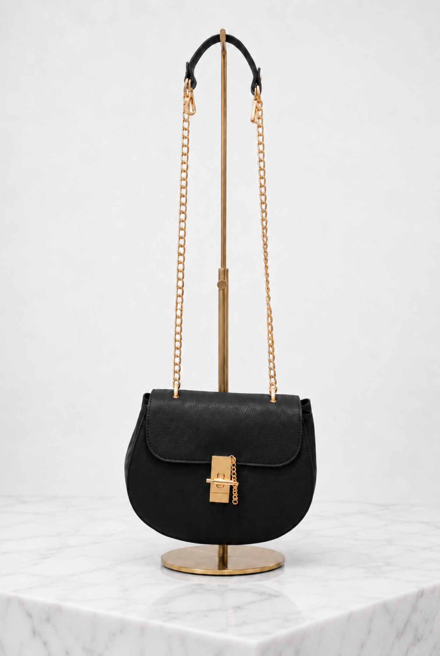 Borsa donna nera in vera pelle con tracolla lunga a catena