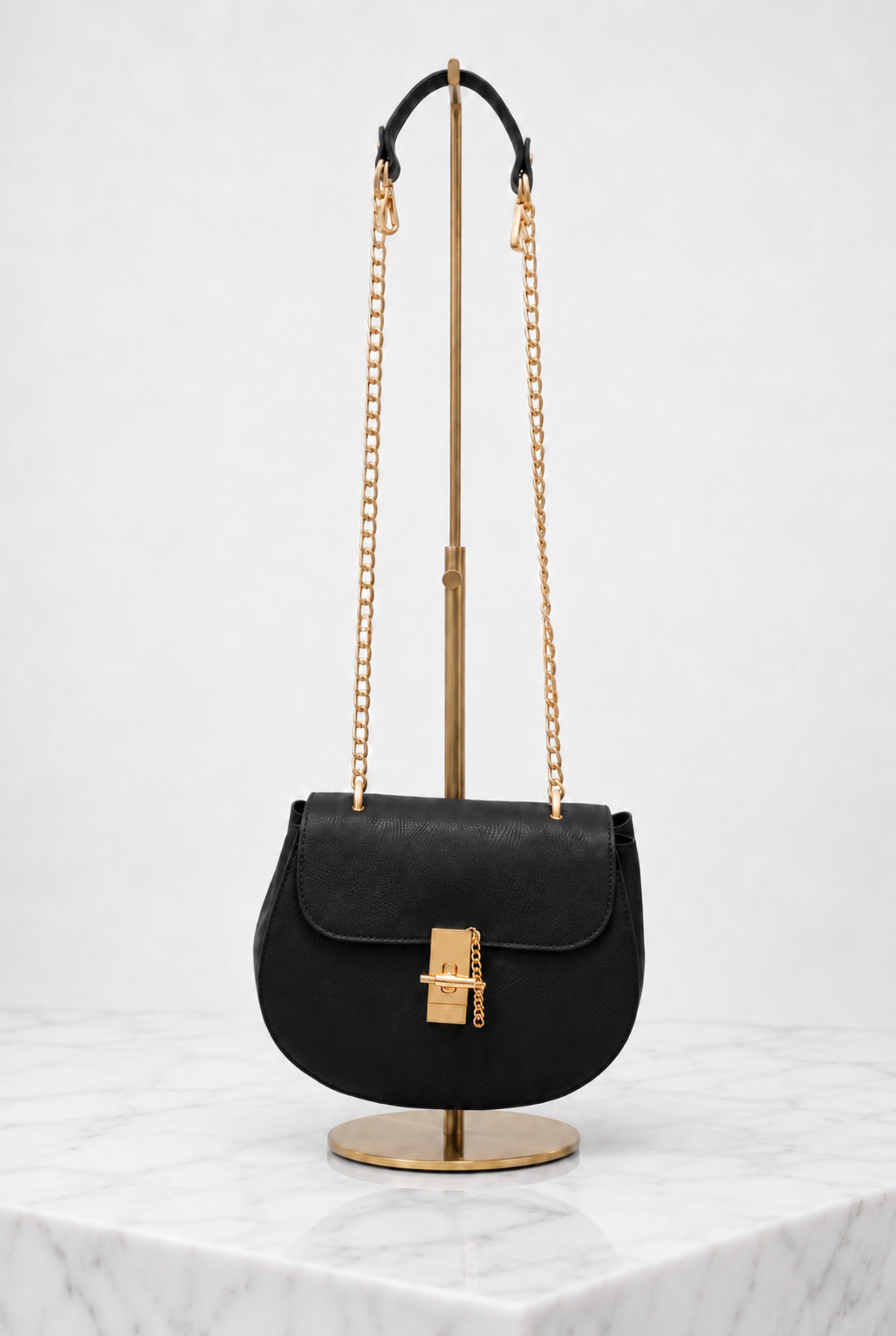 Borsa donna nera in vera pelle con tracolla lunga a catena