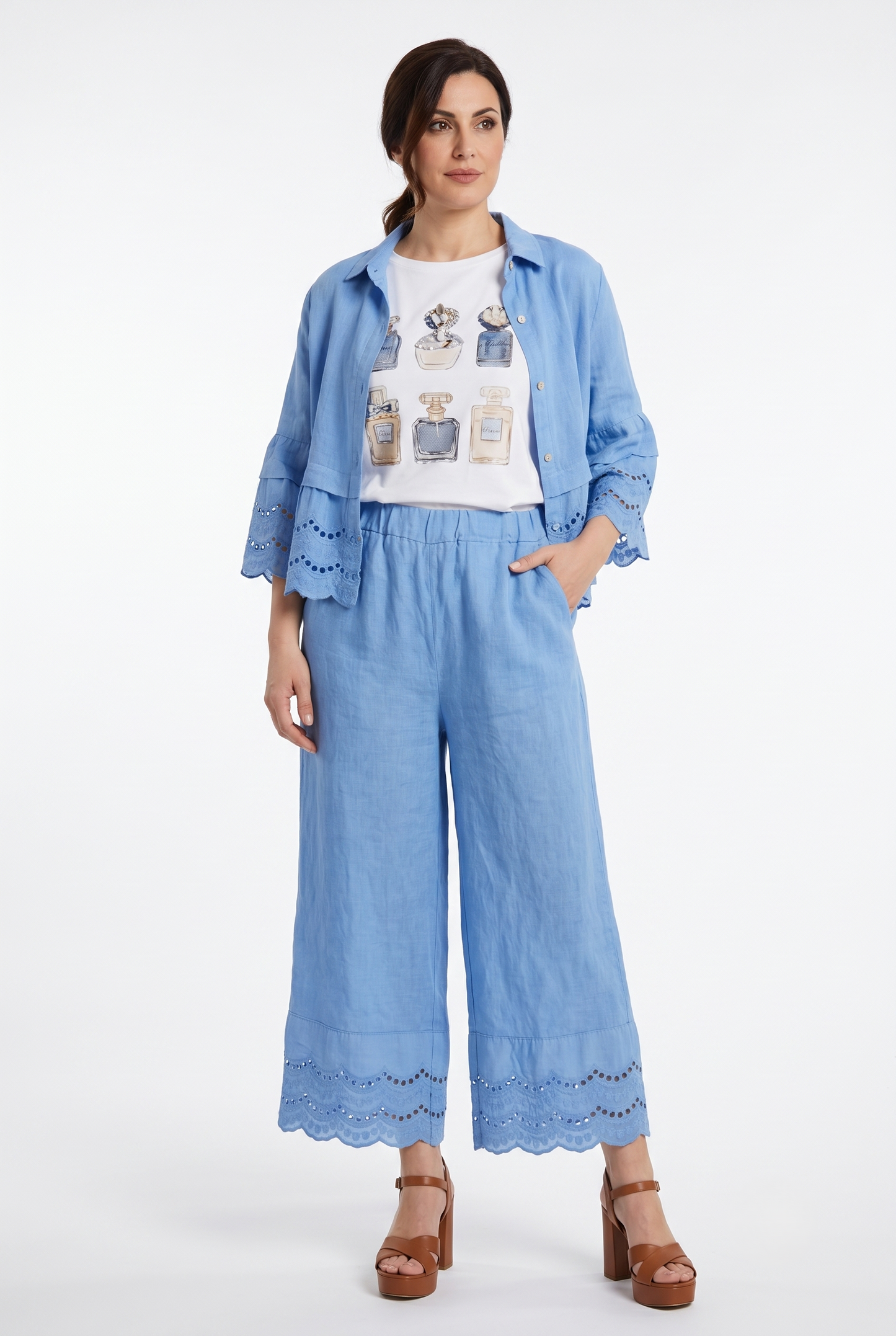 camicia azzurra 100% puro lino con pizzo sangallo e manica tre quarti