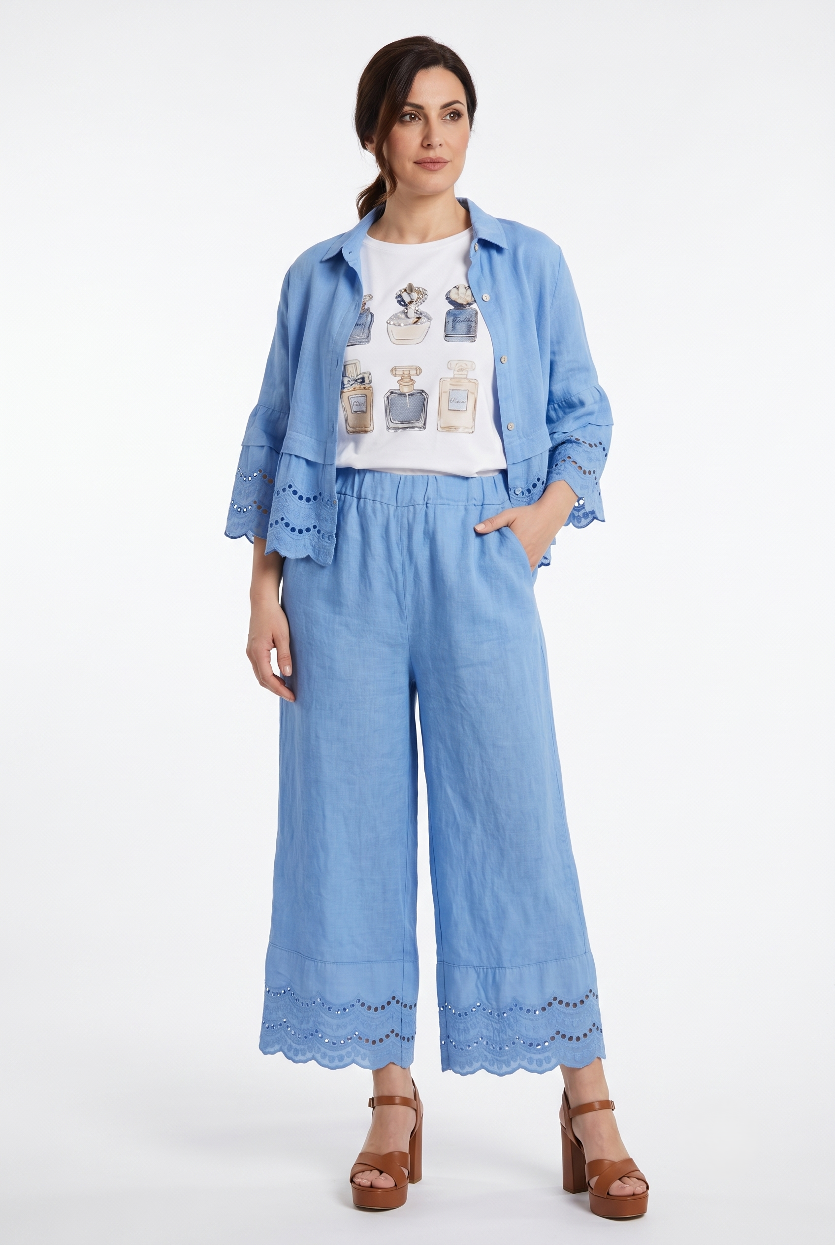 camicia azzurra 100% puro lino con pizzo sangallo e manica tre quarti