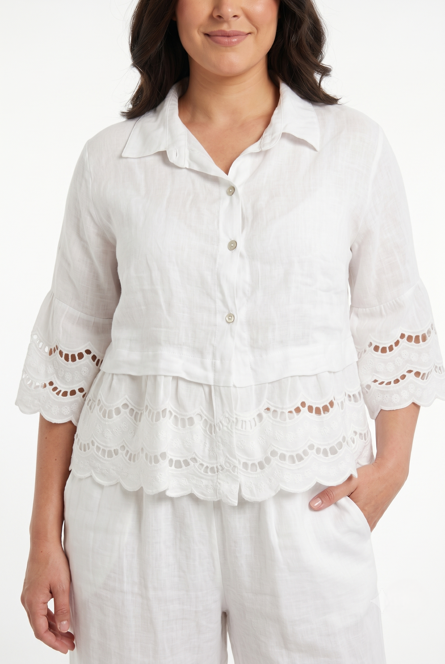Camicia donna bianca in 100% puro lino con pizzo sangallo e maniche a tre quarti